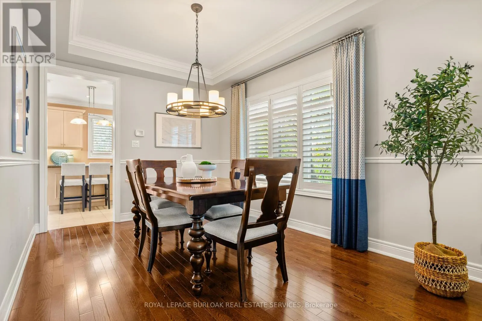 2135 DEVONSHIRE CRESCENT