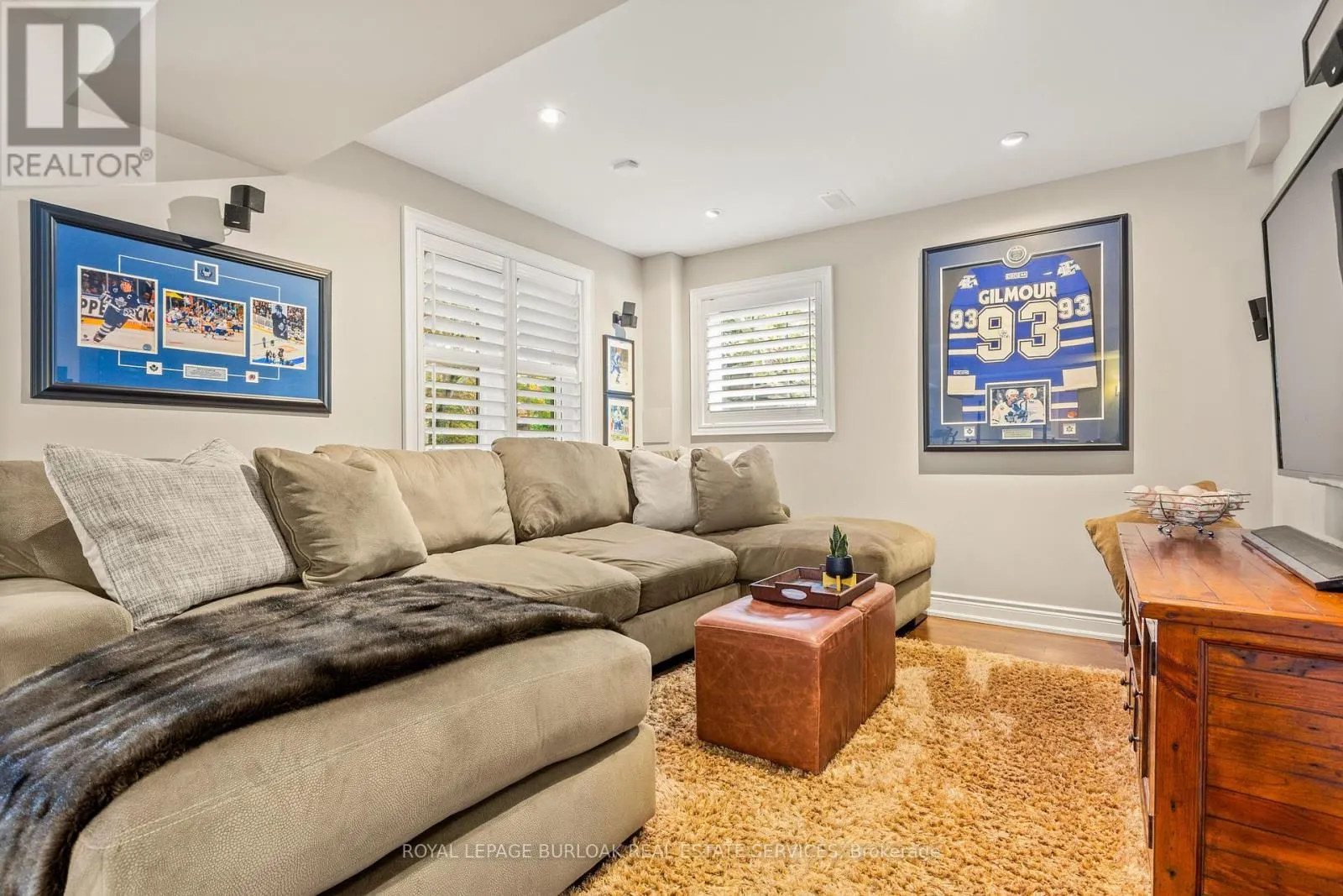 2135 DEVONSHIRE CRESCENT