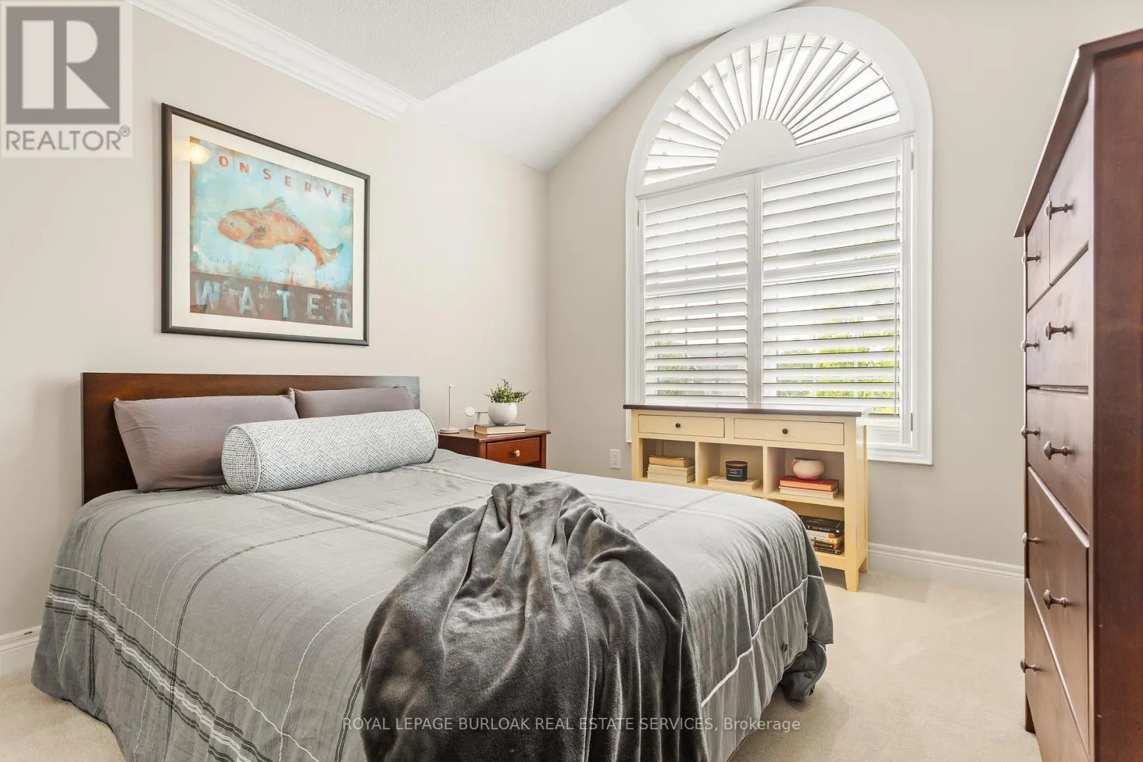 2135 DEVONSHIRE CRESCENT