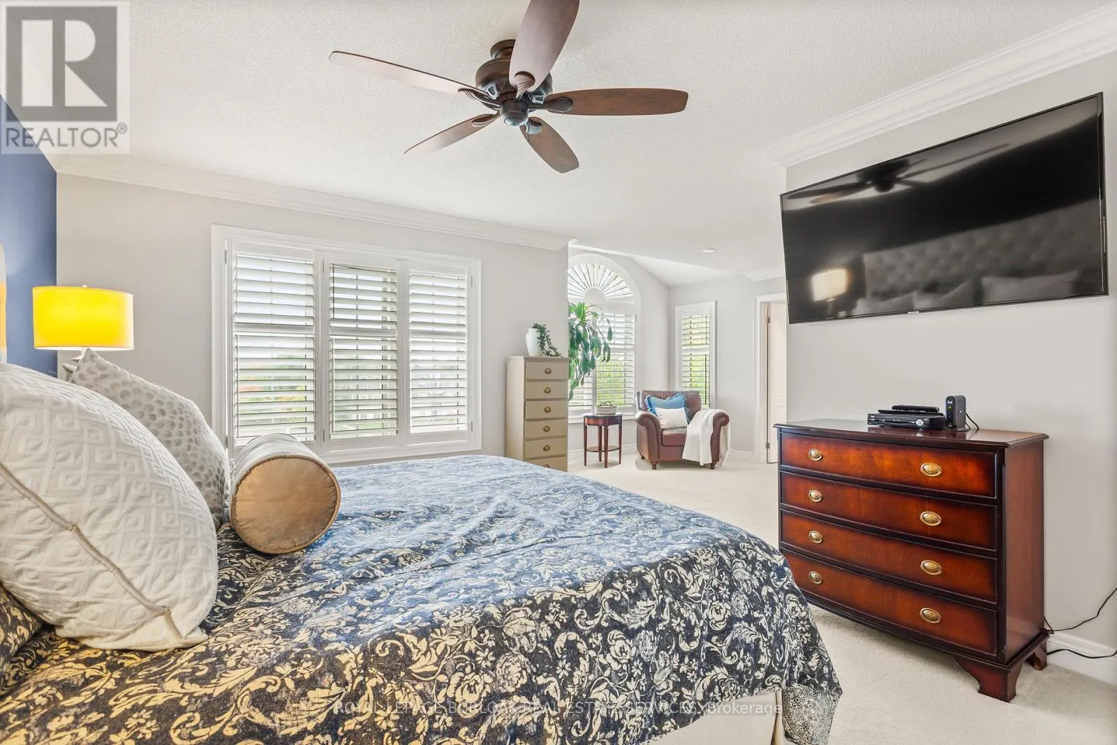 2135 DEVONSHIRE CRESCENT