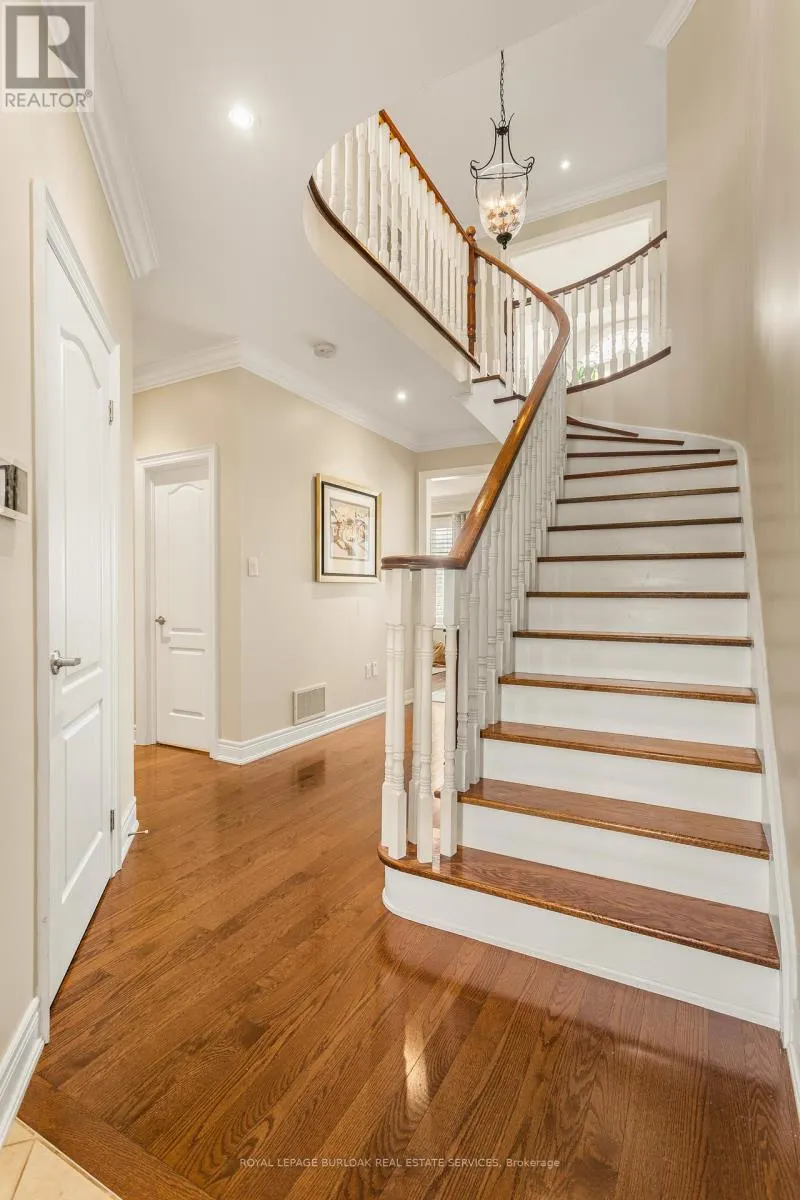 2135 DEVONSHIRE CRESCENT