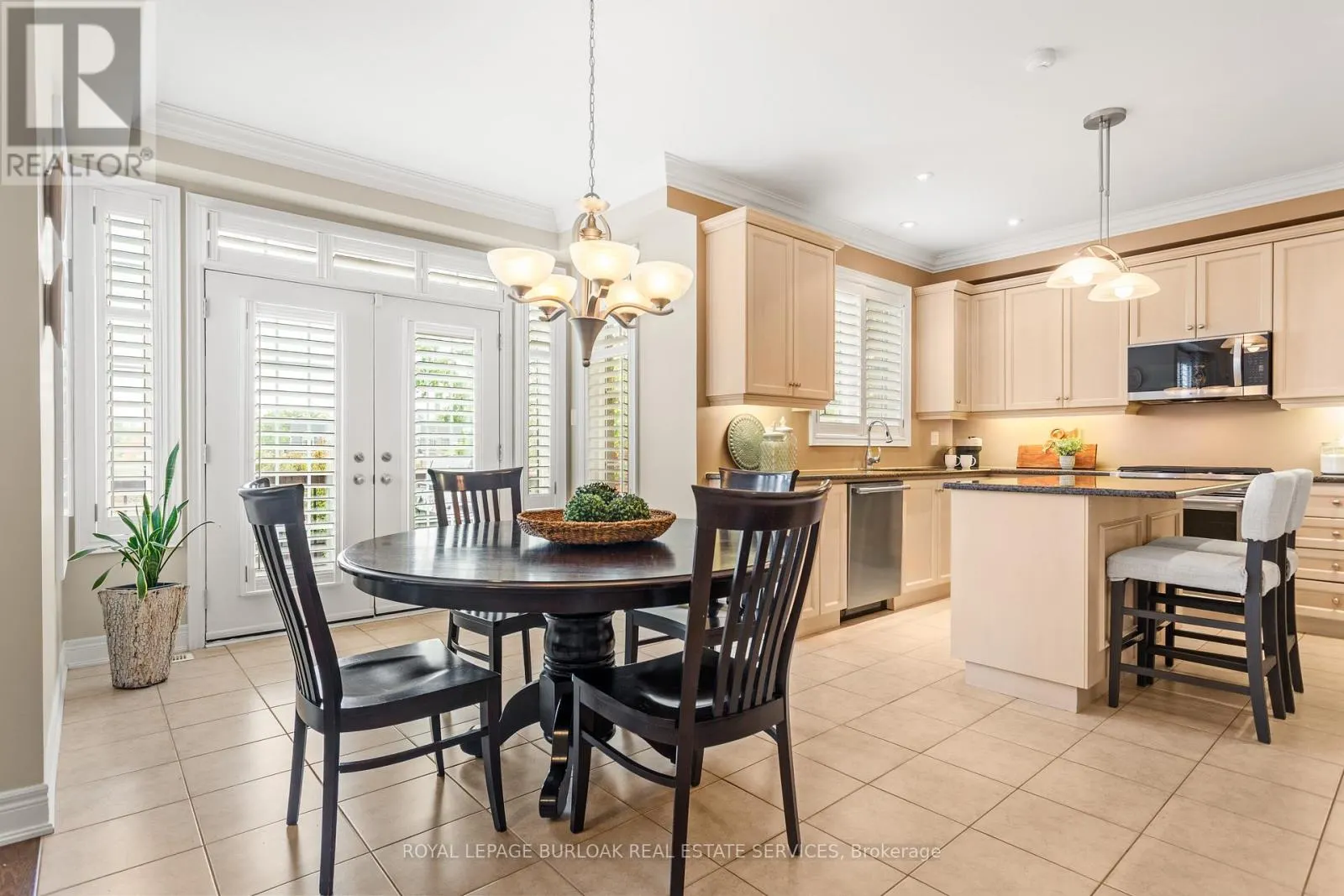 2135 DEVONSHIRE CRESCENT