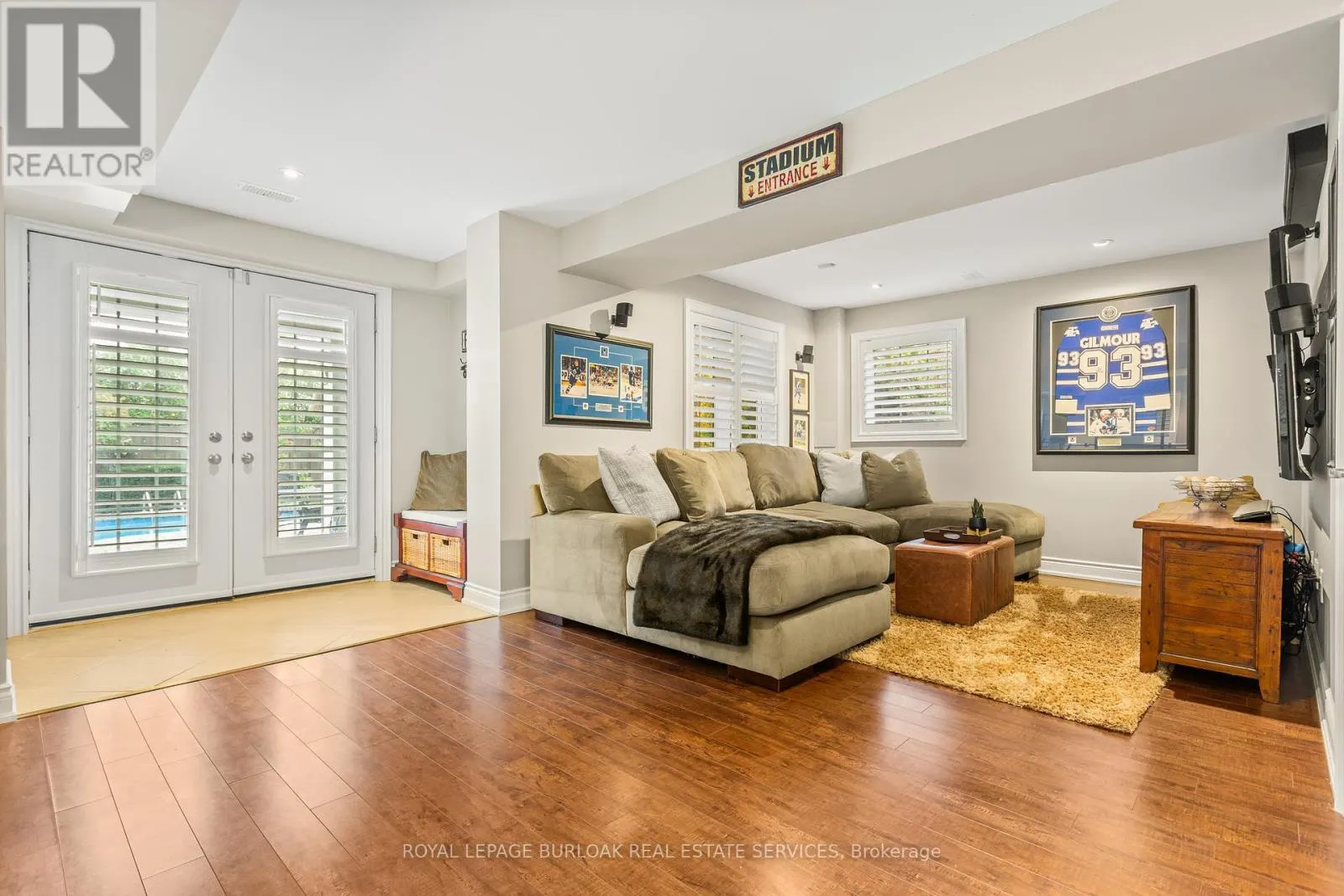 2135 DEVONSHIRE CRESCENT