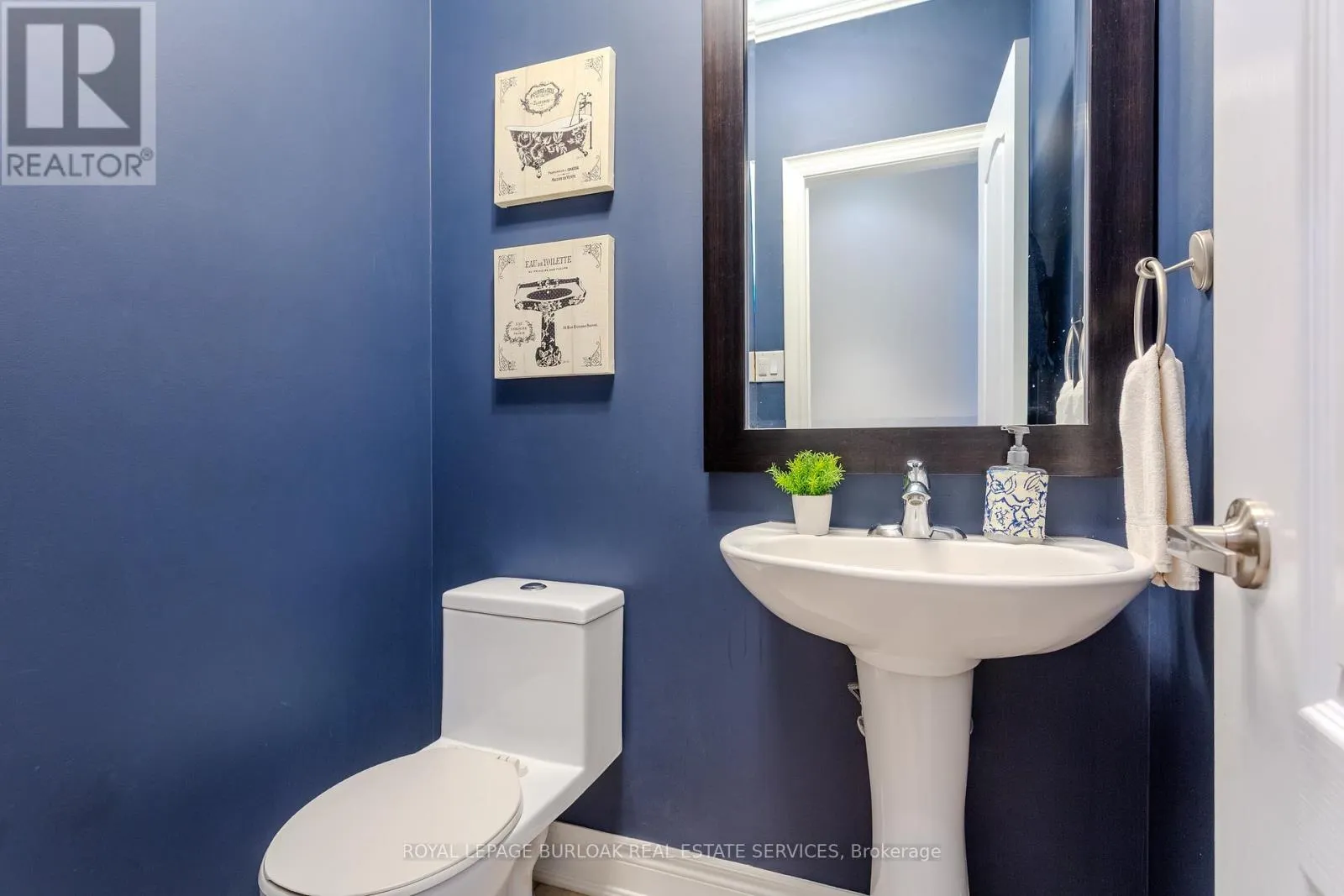 2135 DEVONSHIRE CRESCENT