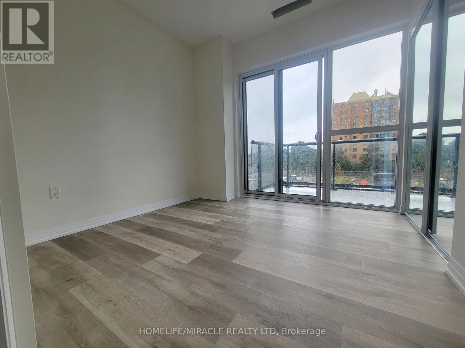 210 - 15 WATERGARDEN DRIVE