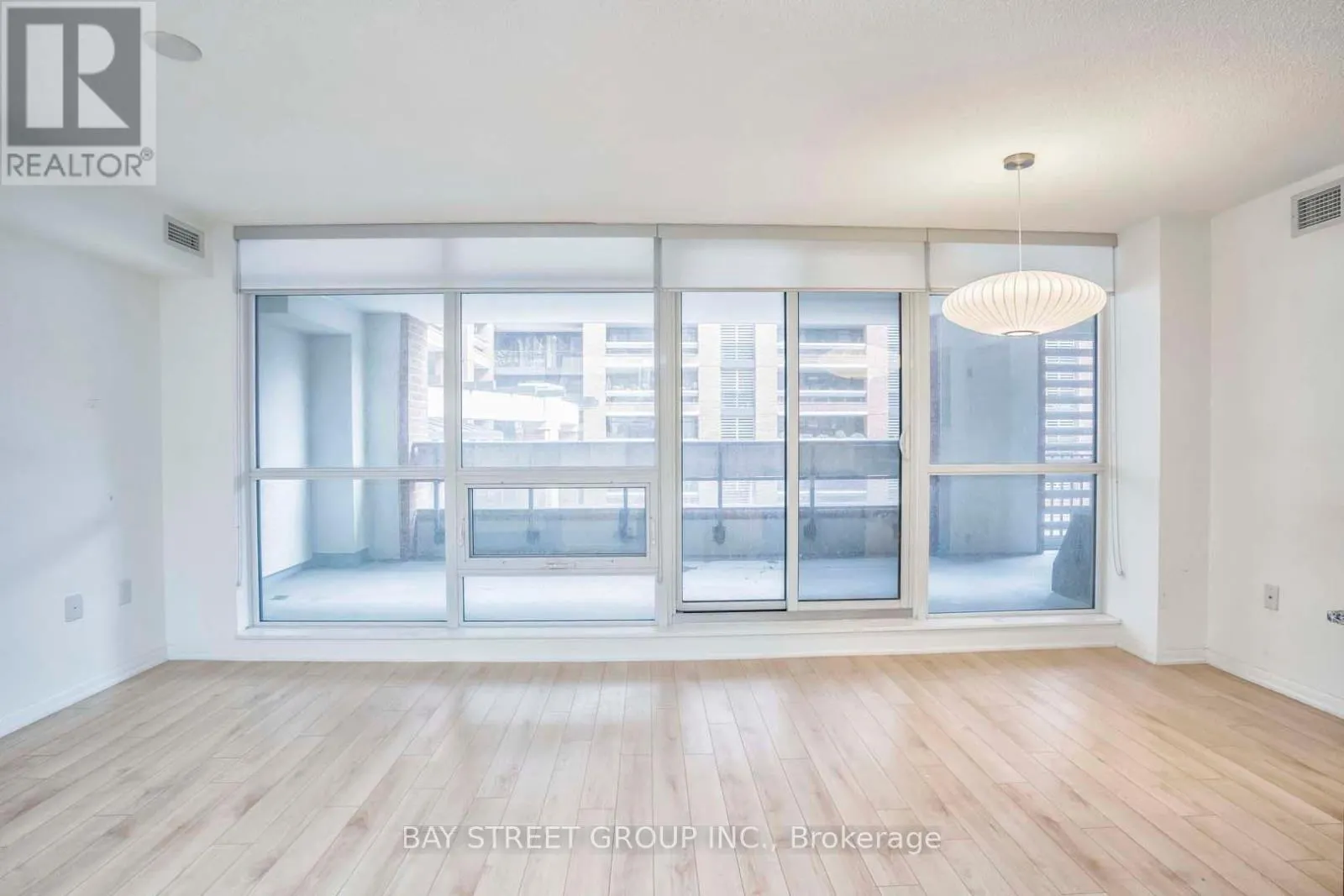 331 - 830 LAWRENCE AVENUE W