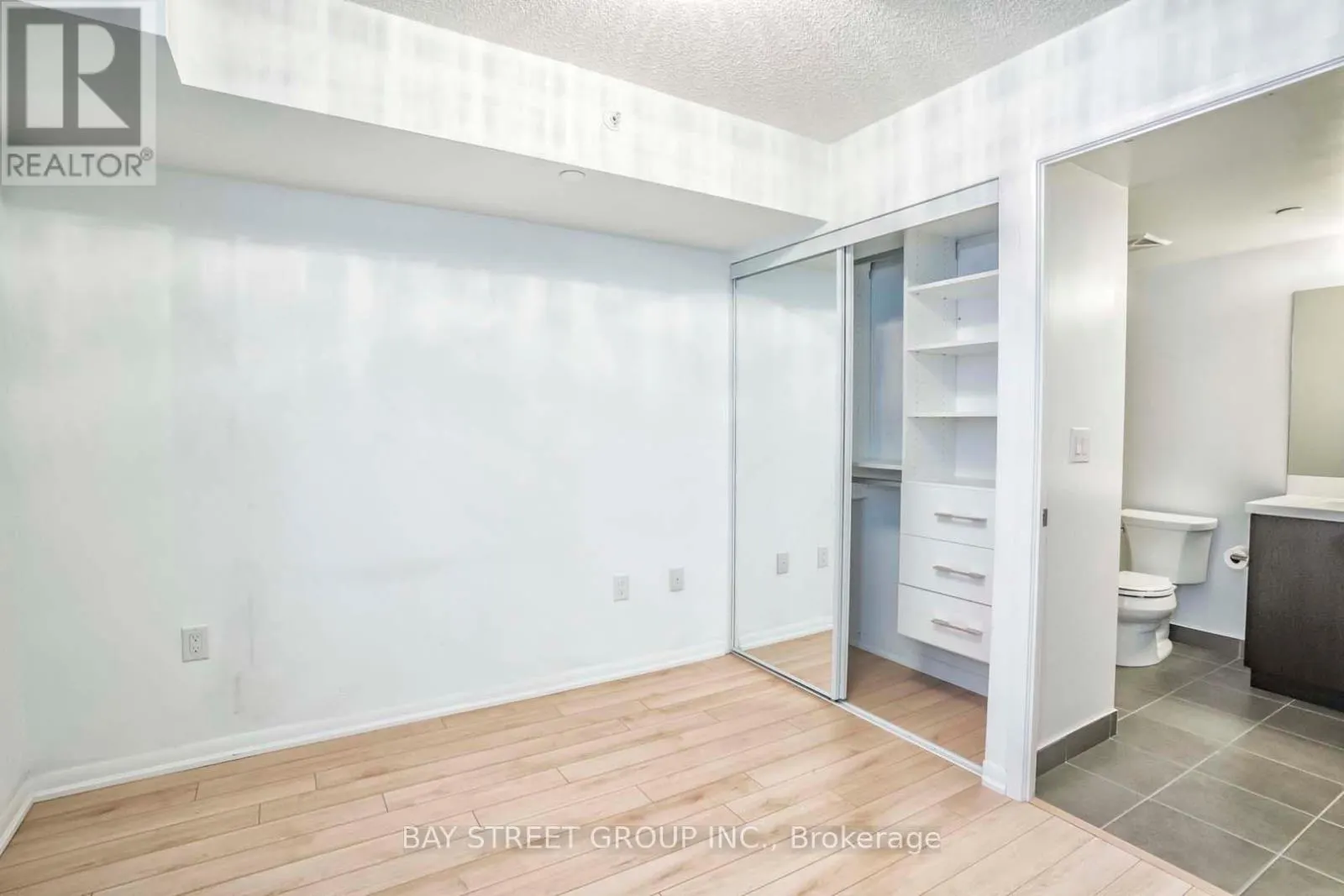 331 - 830 LAWRENCE AVENUE W