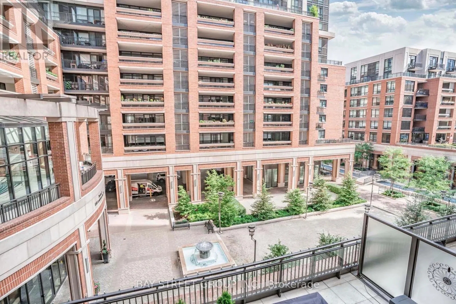 331 - 830 LAWRENCE AVENUE W