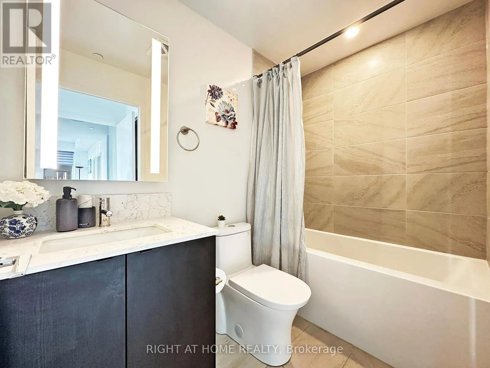 LPH12 - 270 DUFFERIN STREET