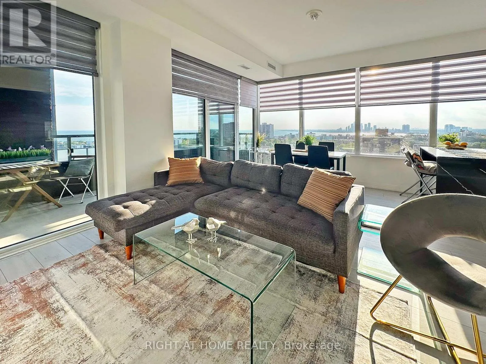 LPH12 - 270 DUFFERIN STREET