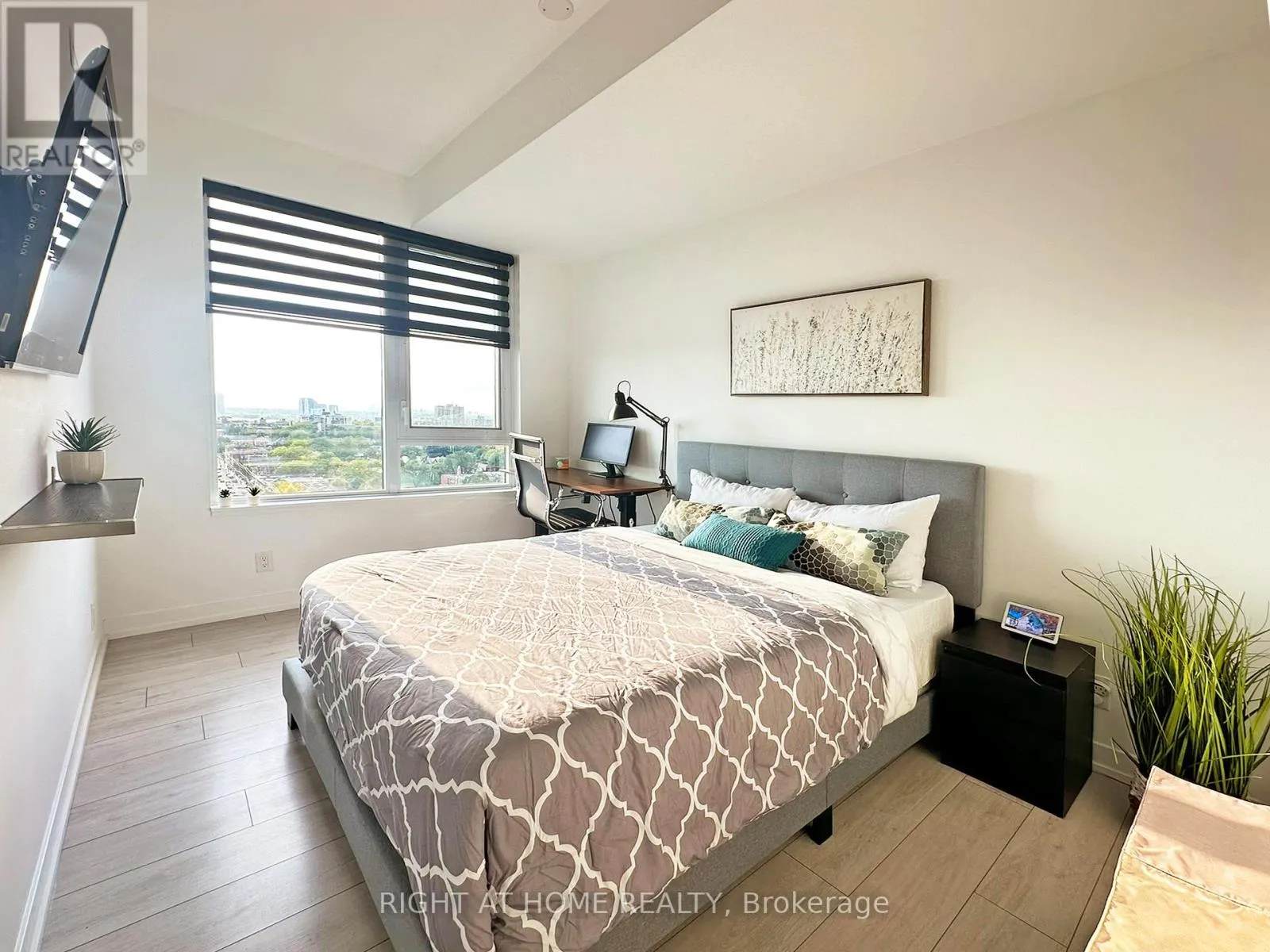 LPH12 - 270 DUFFERIN STREET