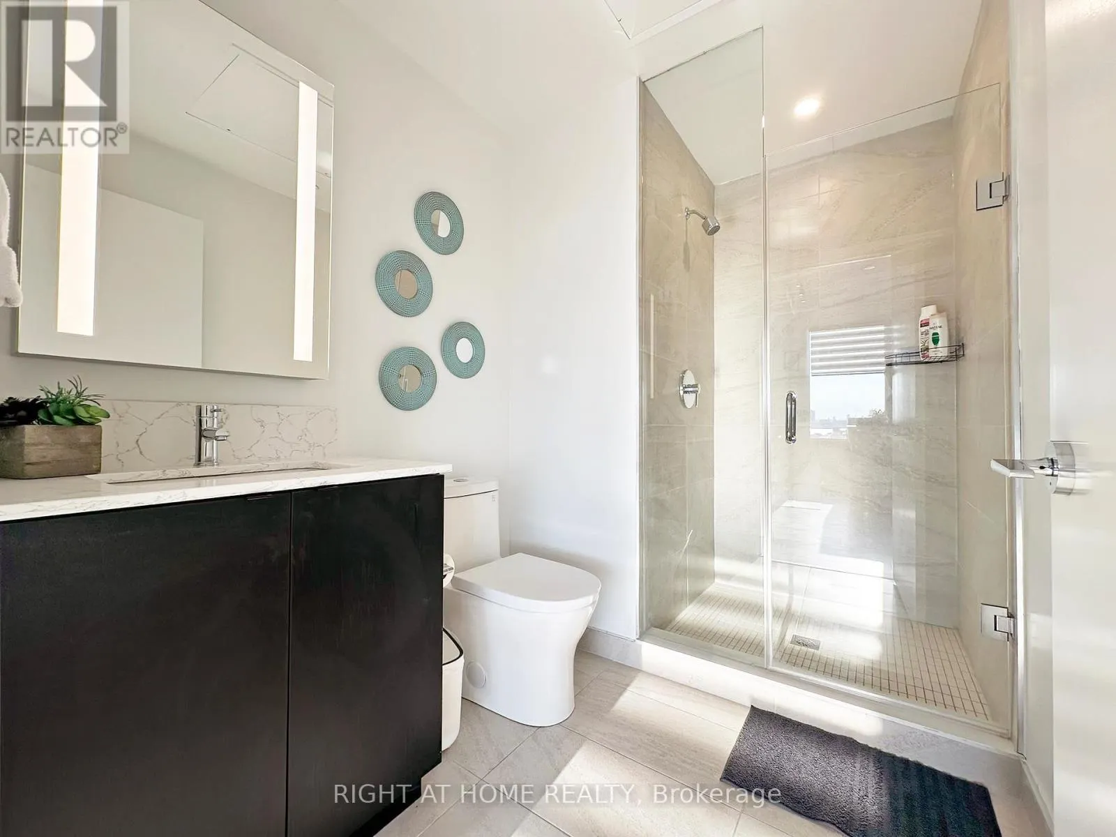 LPH12 - 270 DUFFERIN STREET