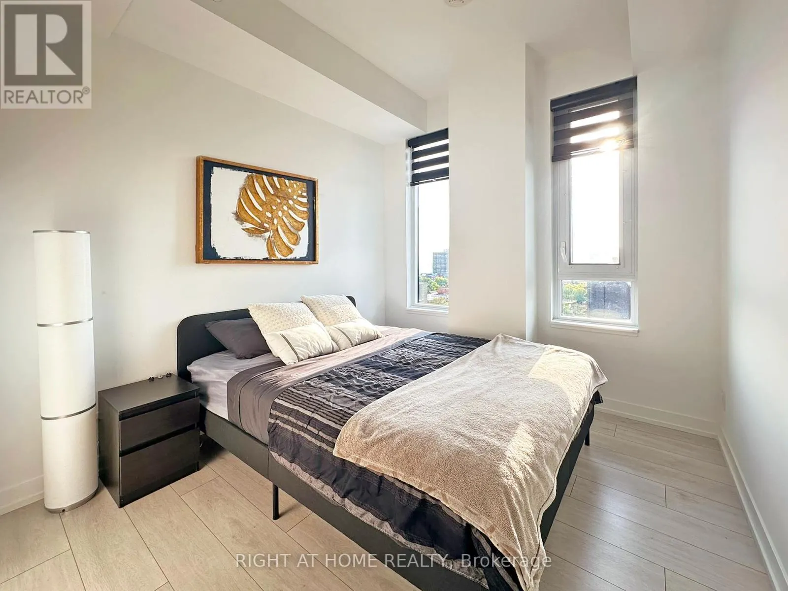LPH12 - 270 DUFFERIN STREET