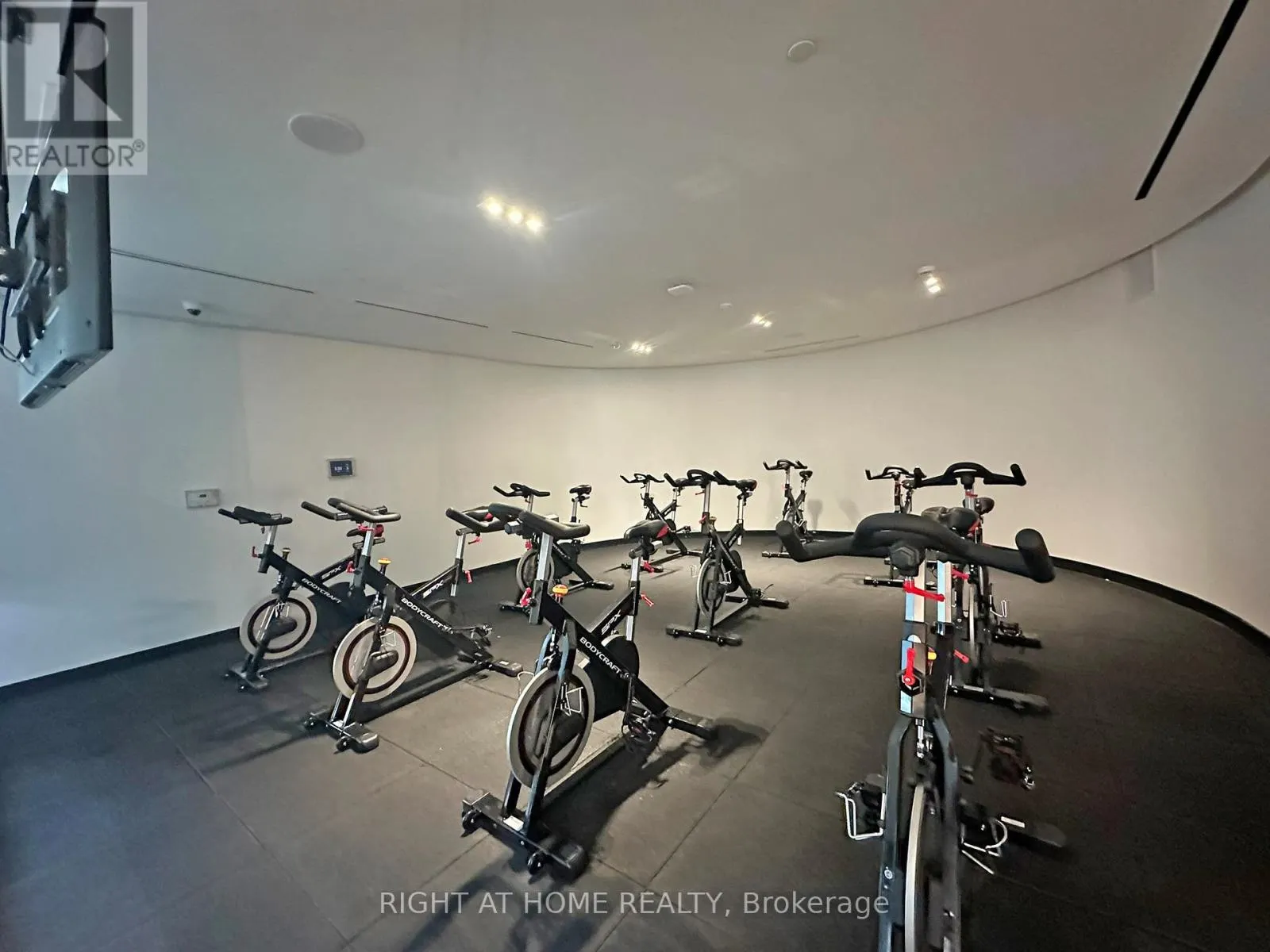 LPH12 - 270 DUFFERIN STREET