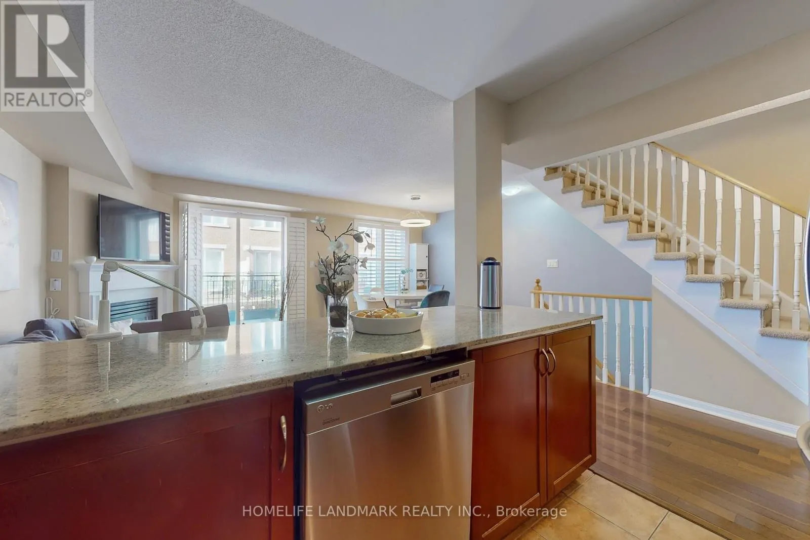 310 - 60 JOE SHUSTER WAY