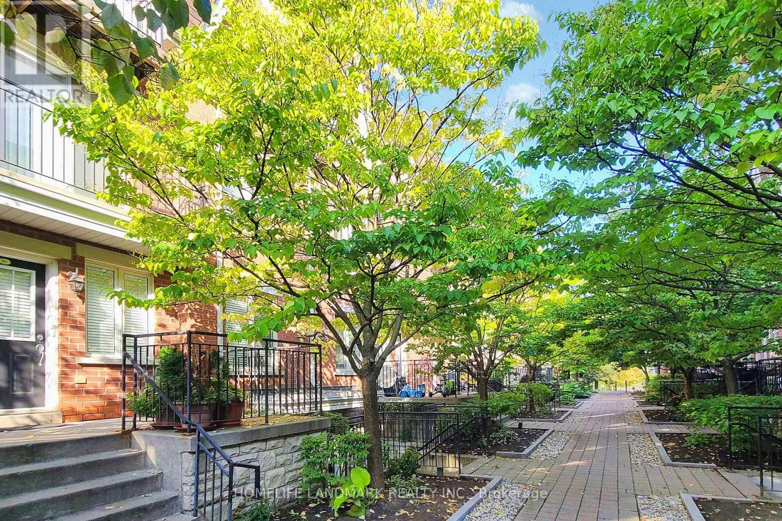 310 - 60 JOE SHUSTER WAY