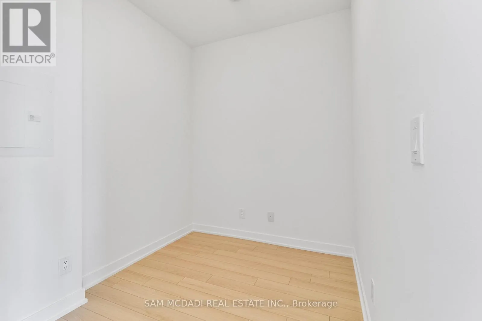 1805 - 3079 TRAFALGAR ROAD