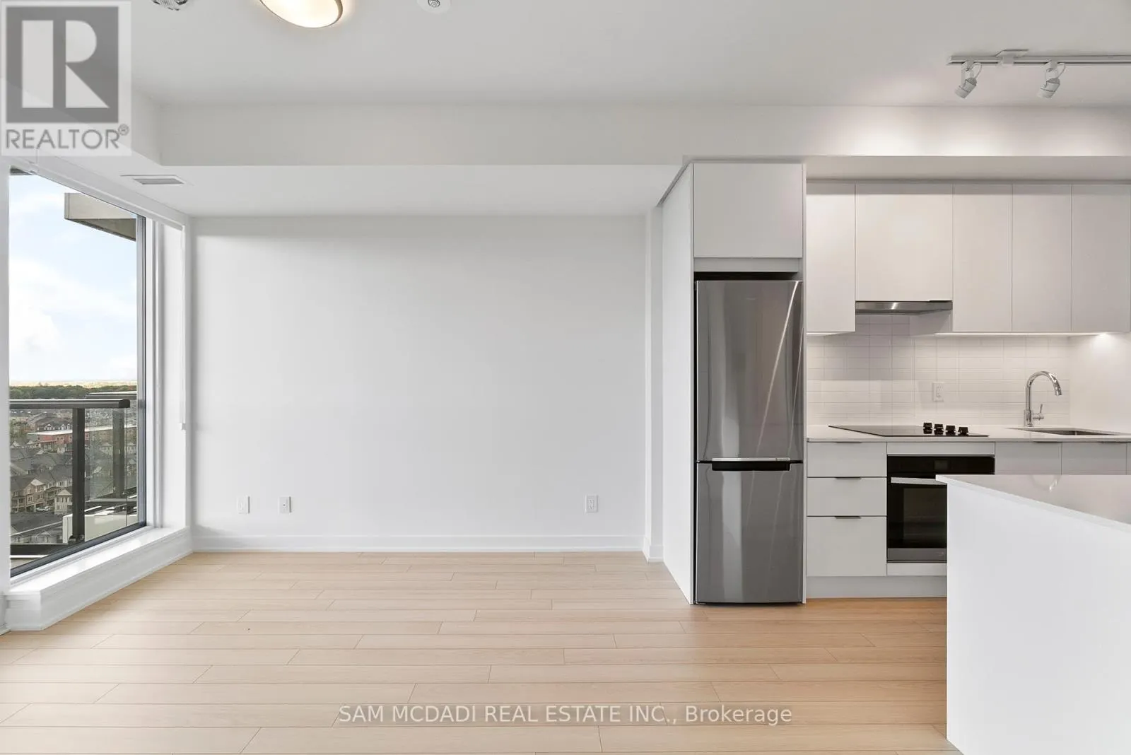 1805 - 3079 TRAFALGAR ROAD