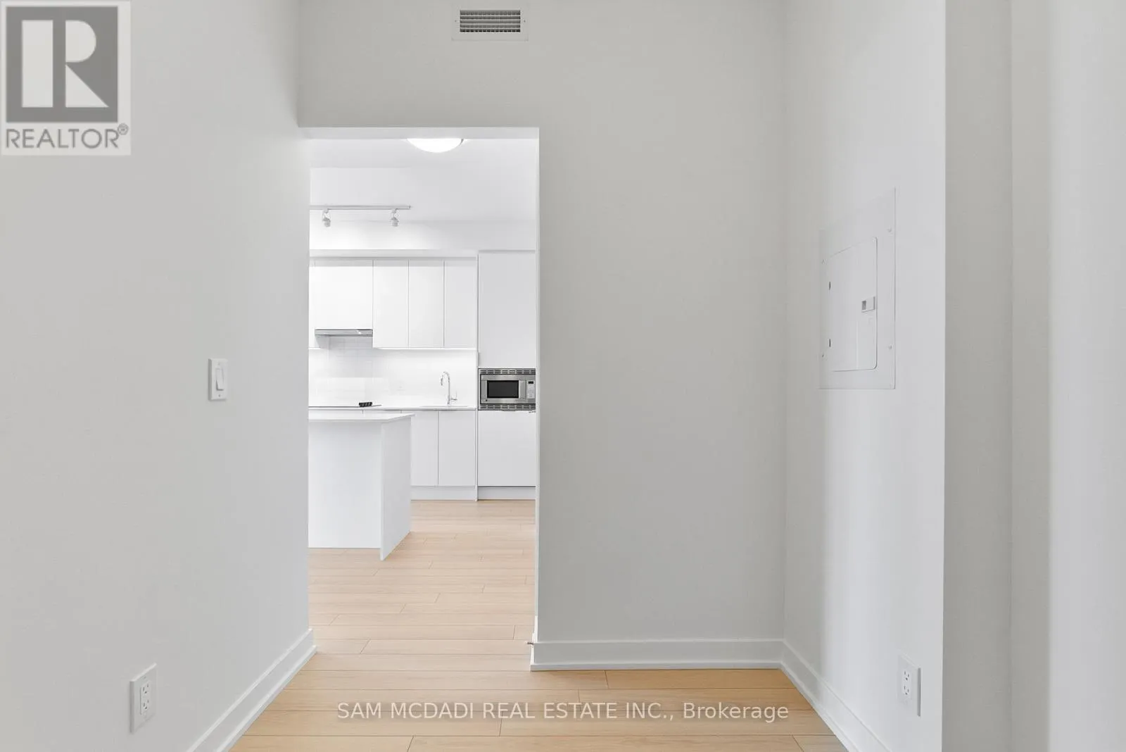 1805 - 3079 TRAFALGAR ROAD