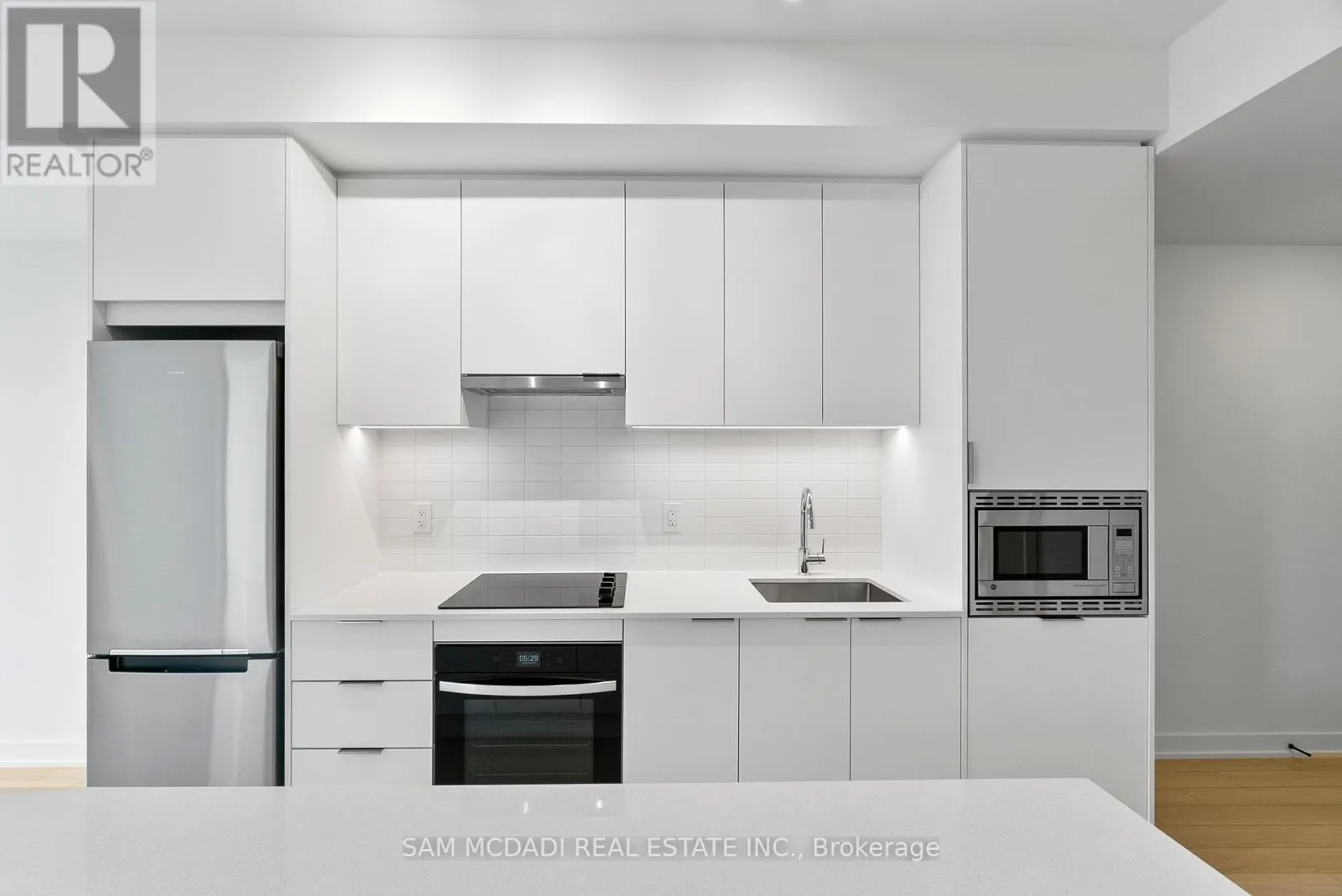 1805 - 3079 TRAFALGAR ROAD