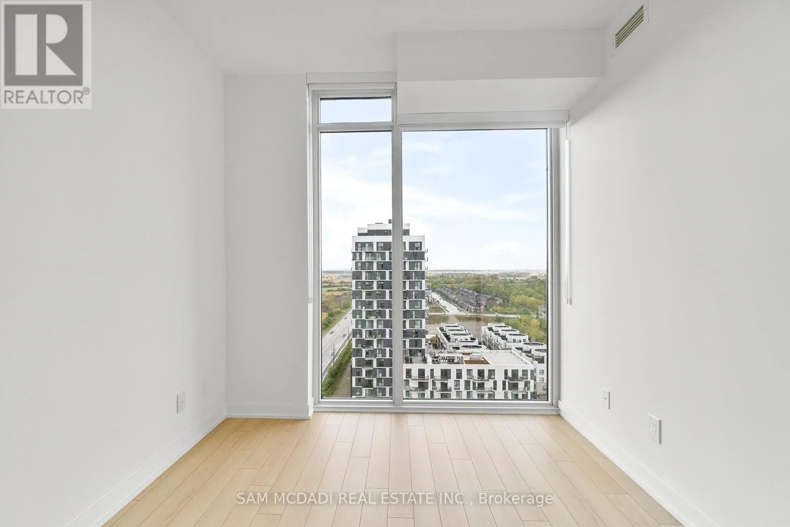 1805 - 3079 TRAFALGAR ROAD