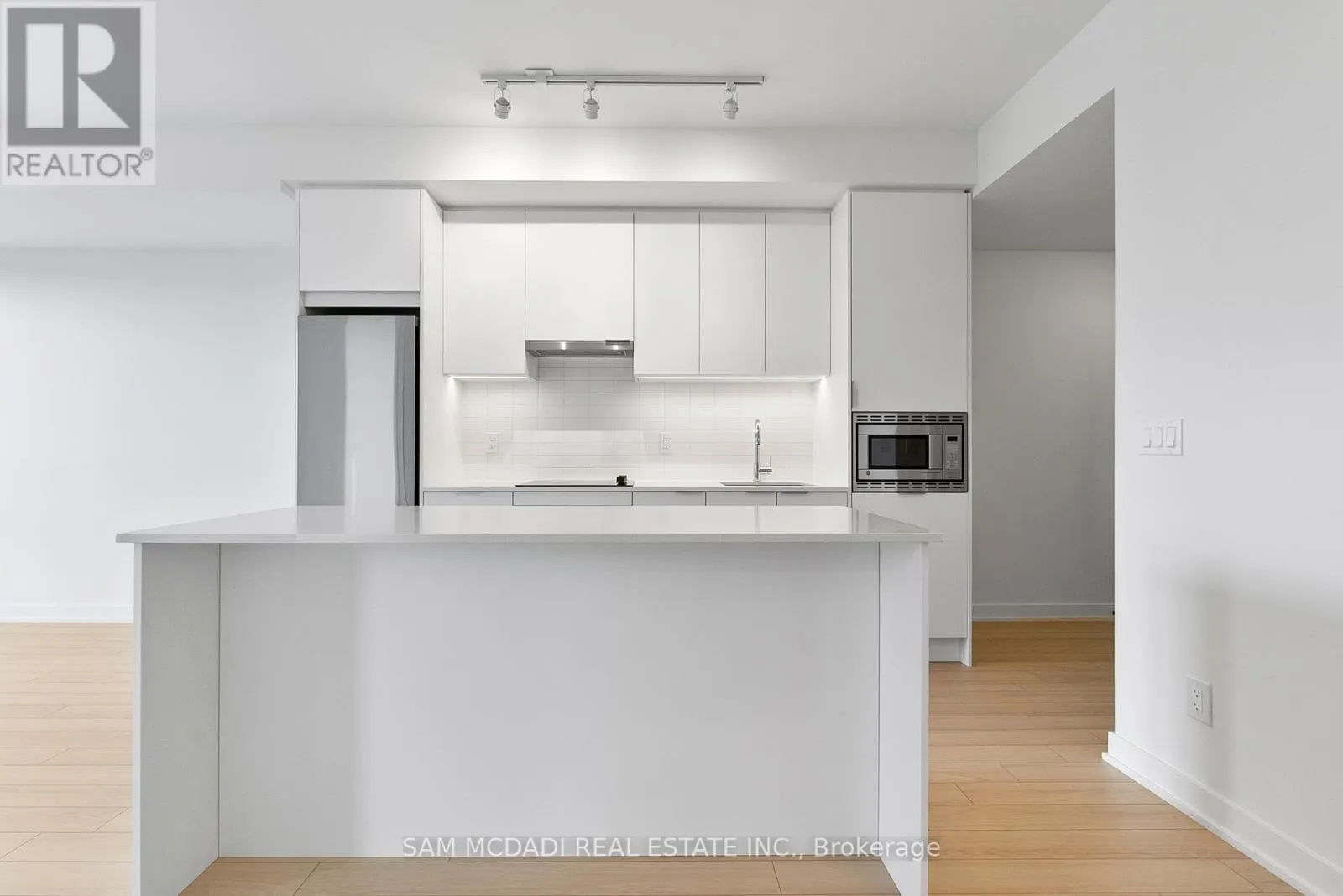 1805 - 3079 TRAFALGAR ROAD
