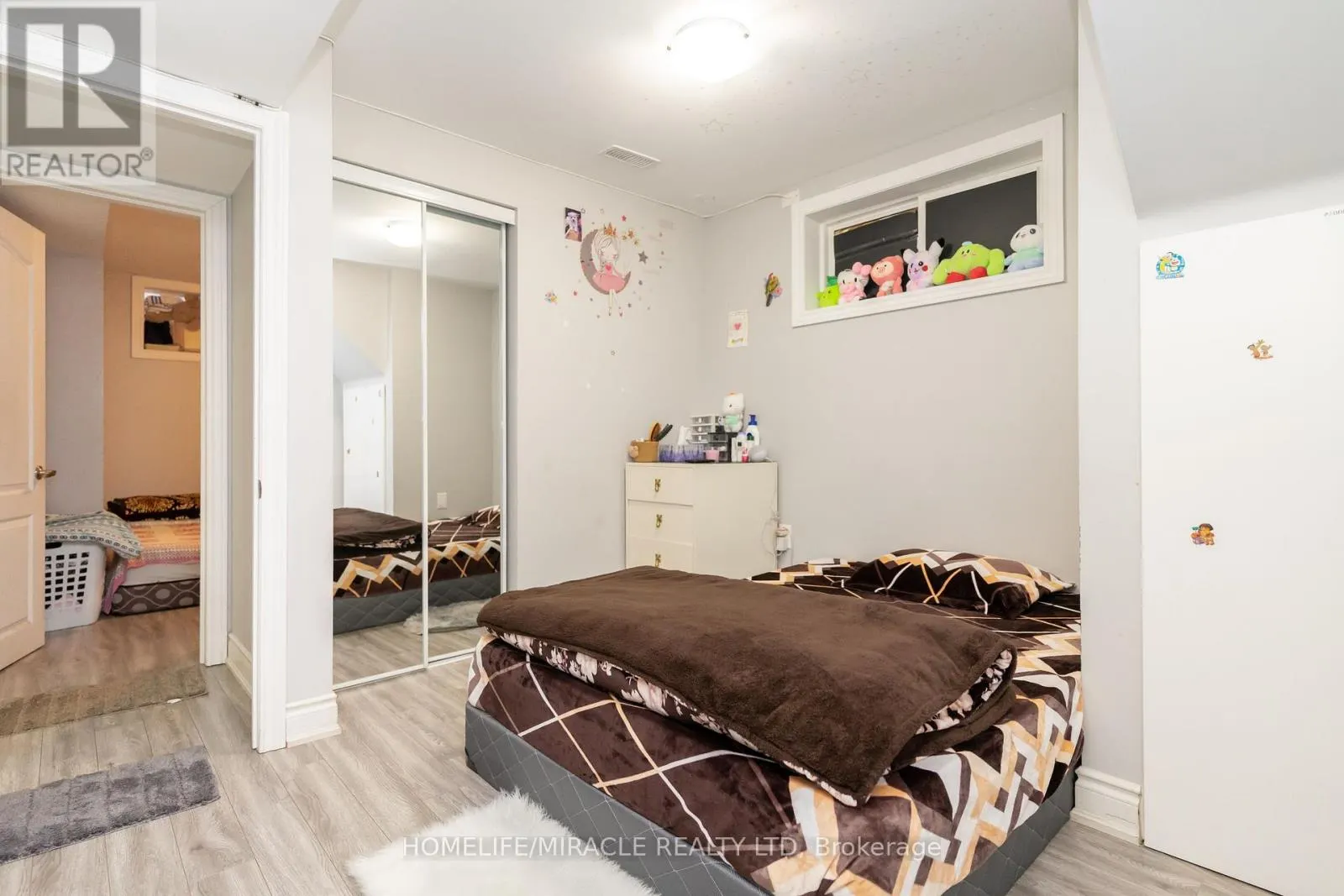 5 FINSBURY DRIVE