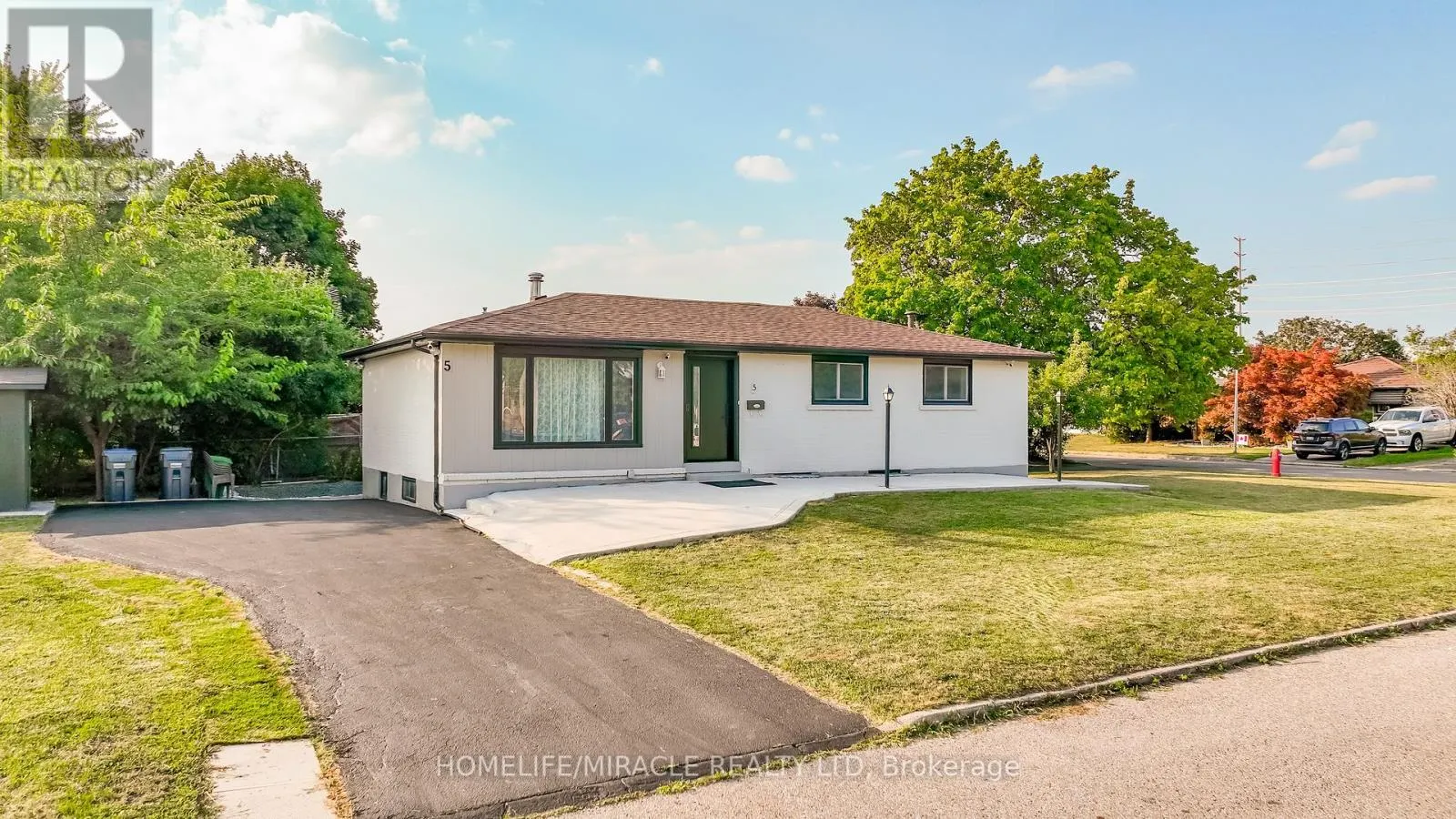 5 FINSBURY DRIVE