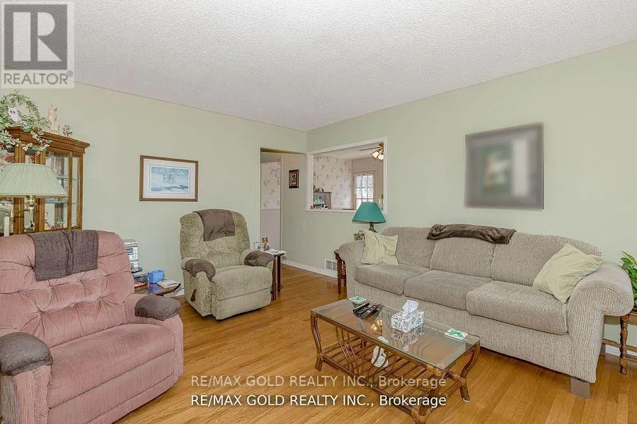 31 FALLINGDALE CRESCENT
