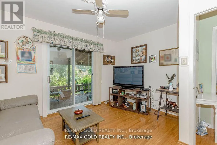 31 FALLINGDALE CRESCENT