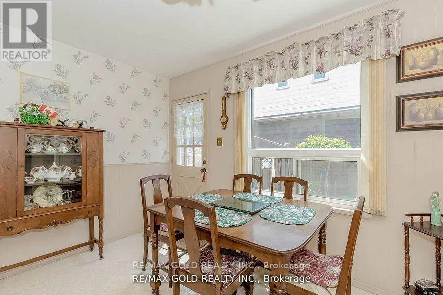 31 FALLINGDALE CRESCENT