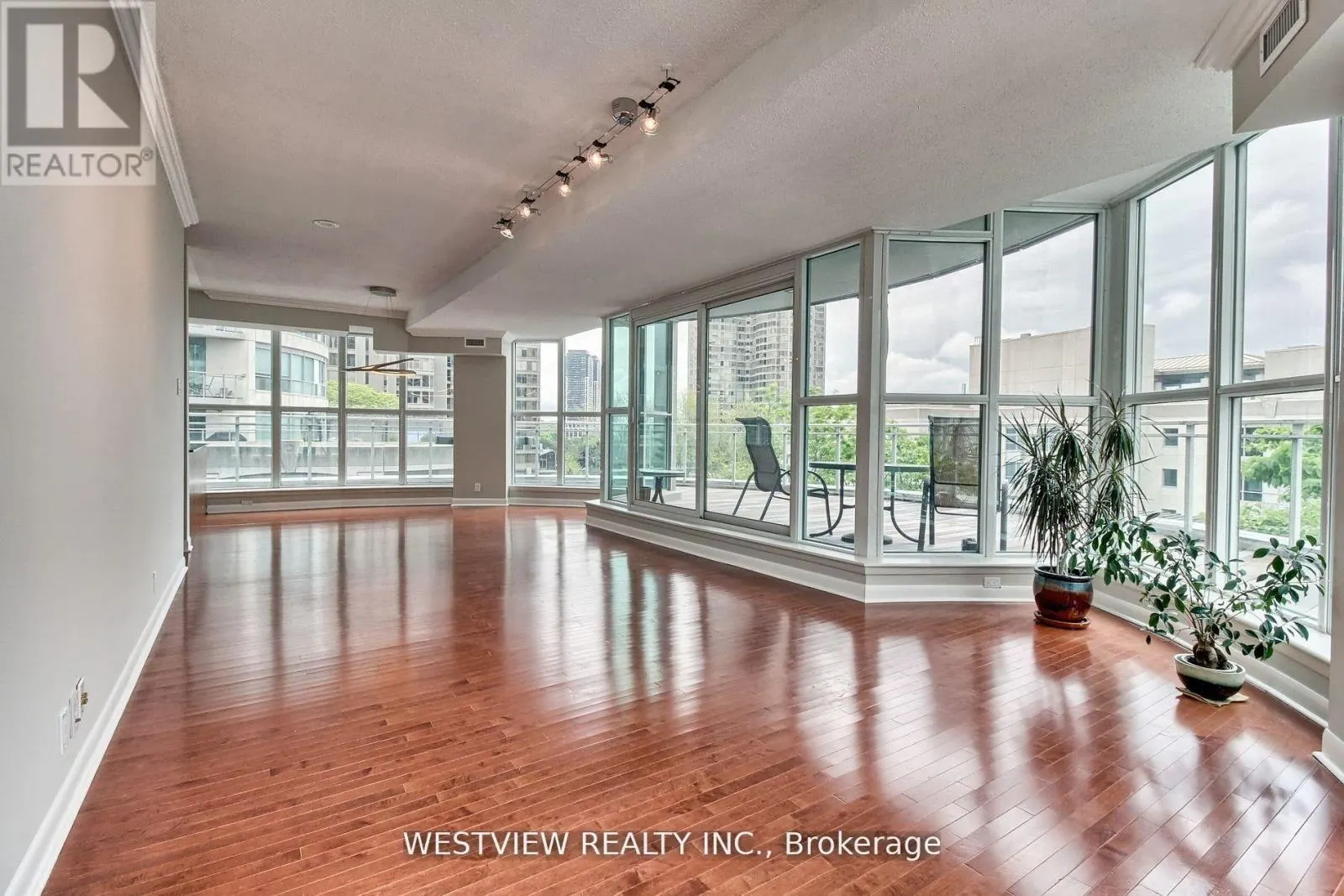 405 - 2067 LAKE SHORE BOULEVARD W