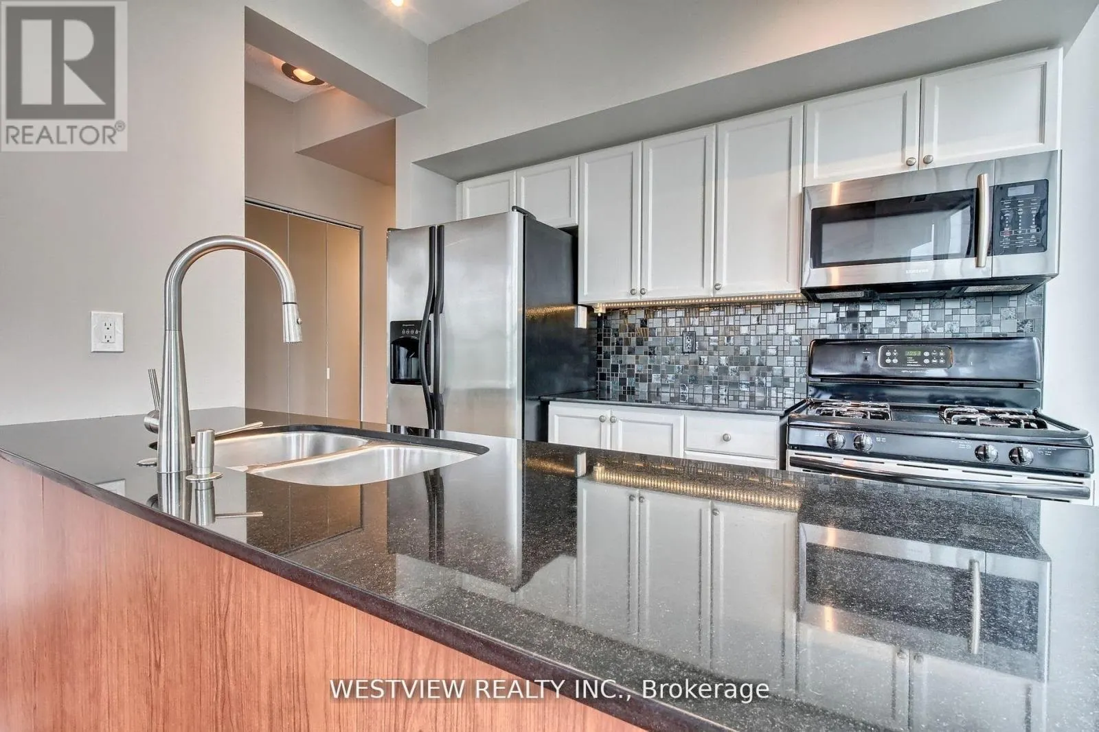 405 - 2067 LAKE SHORE BOULEVARD W