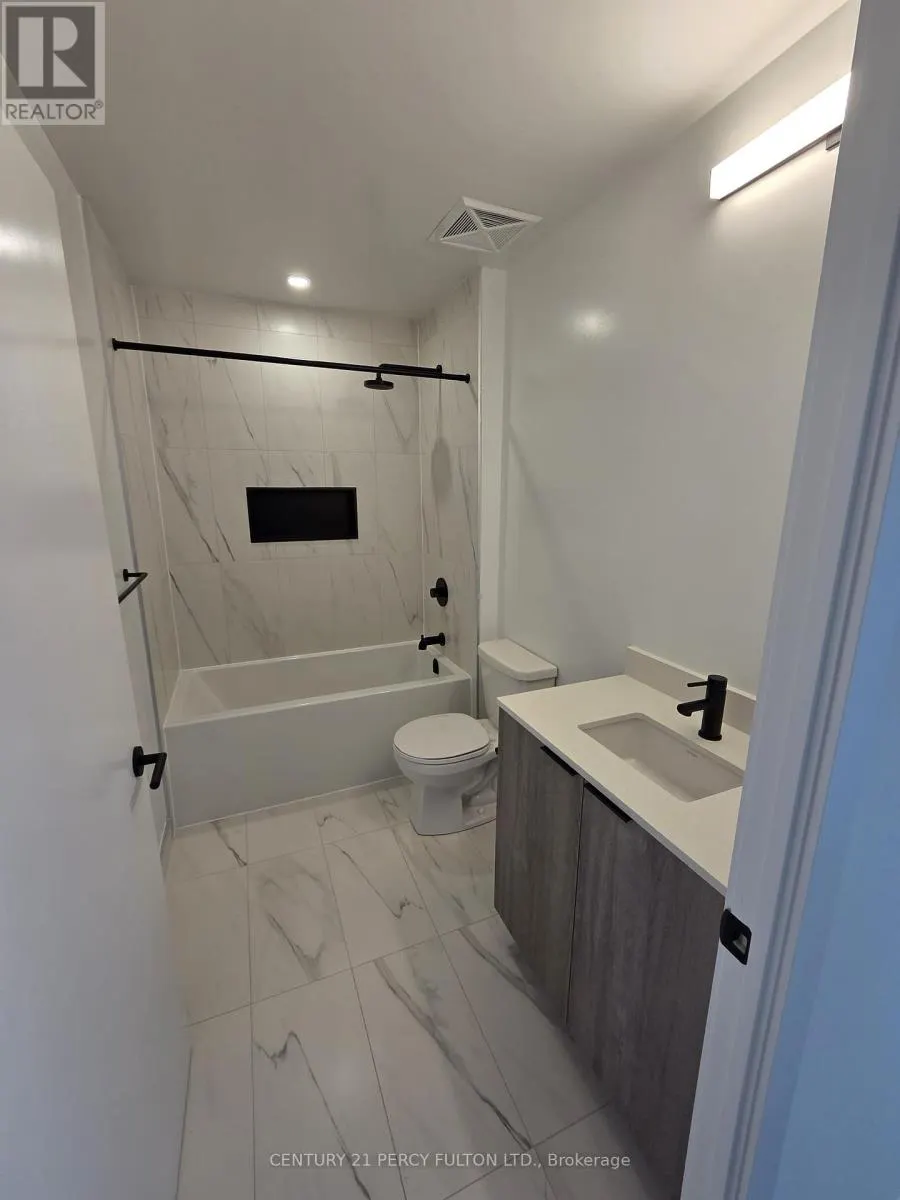 2710 - 2495 EGLINTON AVENUE W