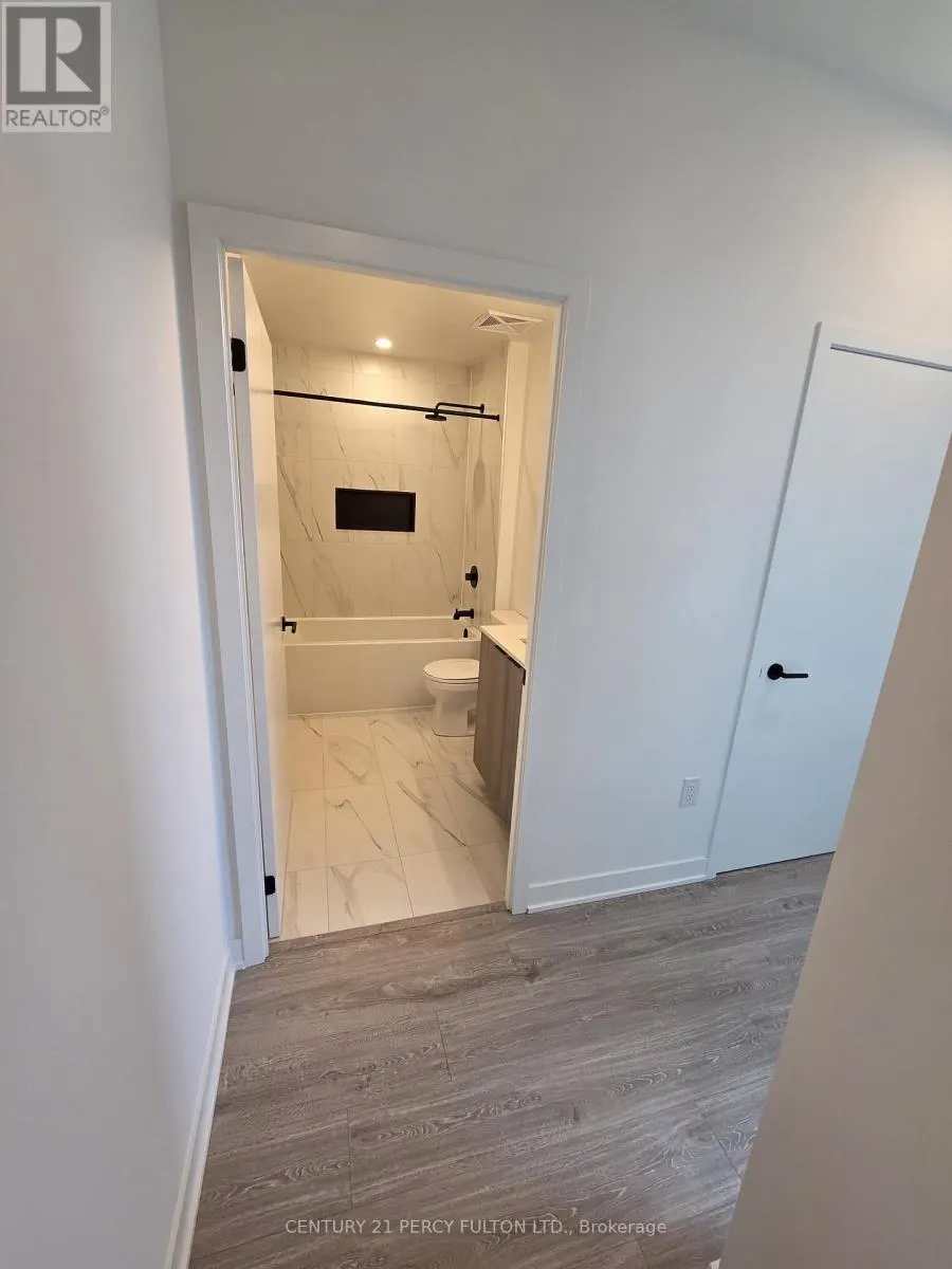 2710 - 2495 EGLINTON AVENUE W