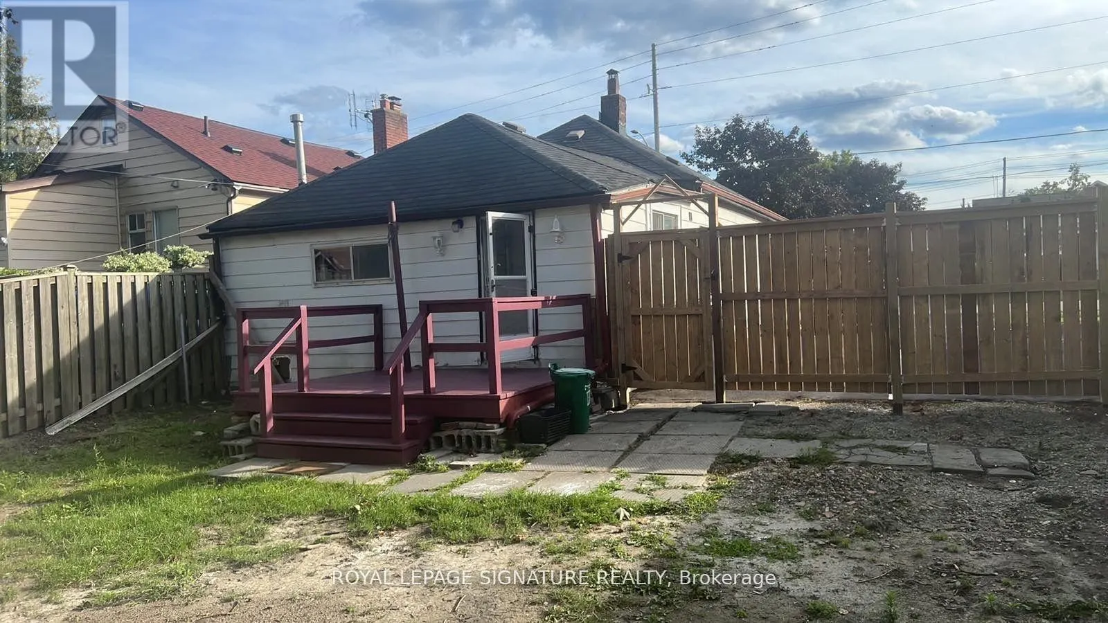 1045 STRATHY AVENUE