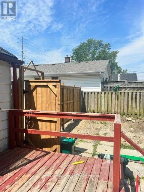 1045 STRATHY AVENUE