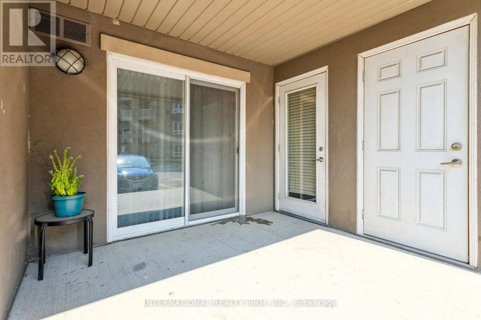 2113 - 6 DAYSPRING CIRCLE