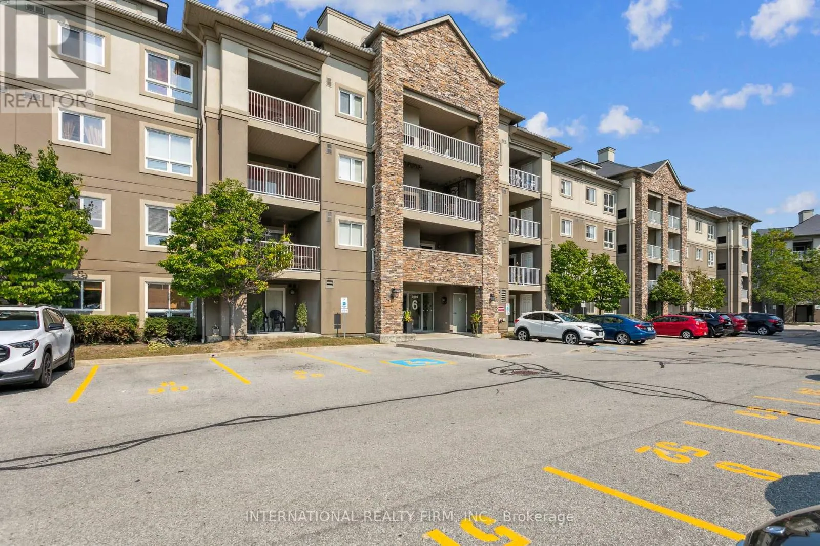 2113 - 6 DAYSPRING CIRCLE