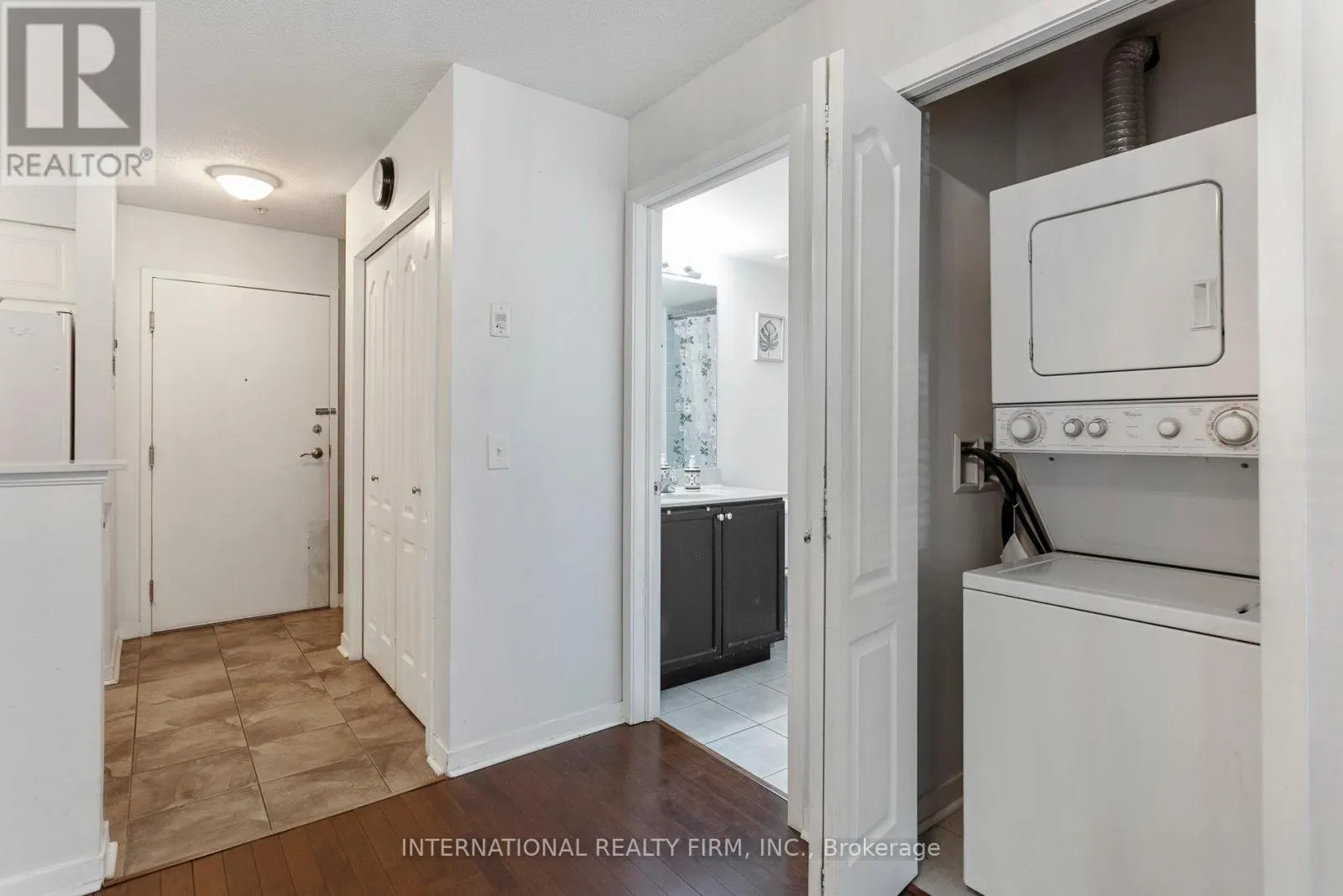 2113 - 6 DAYSPRING CIRCLE