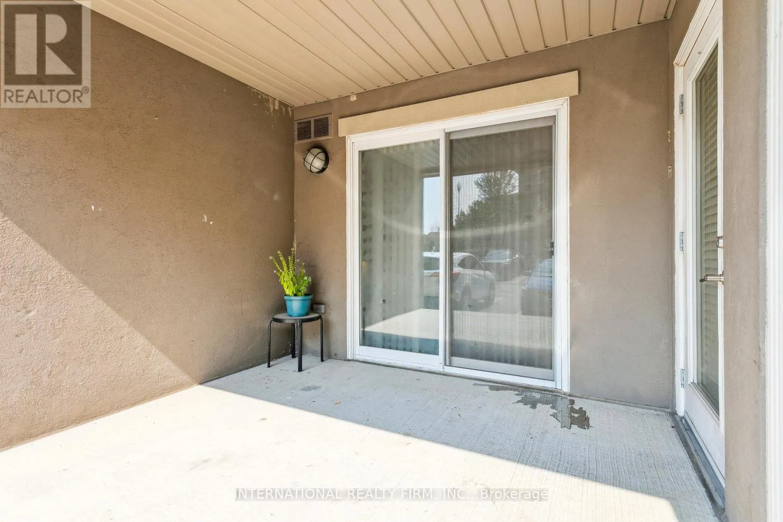 2113 - 6 DAYSPRING CIRCLE