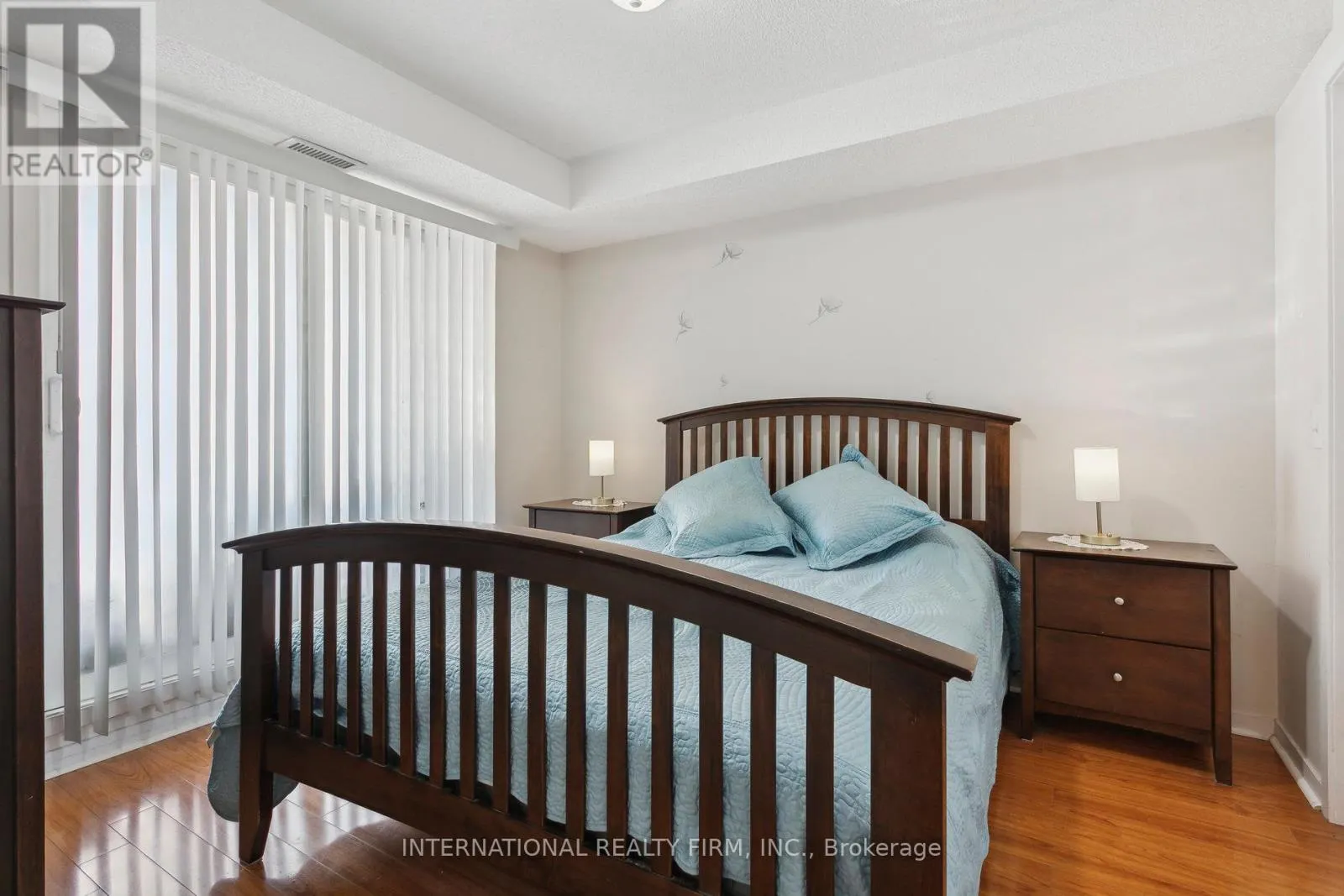 2113 - 6 DAYSPRING CIRCLE