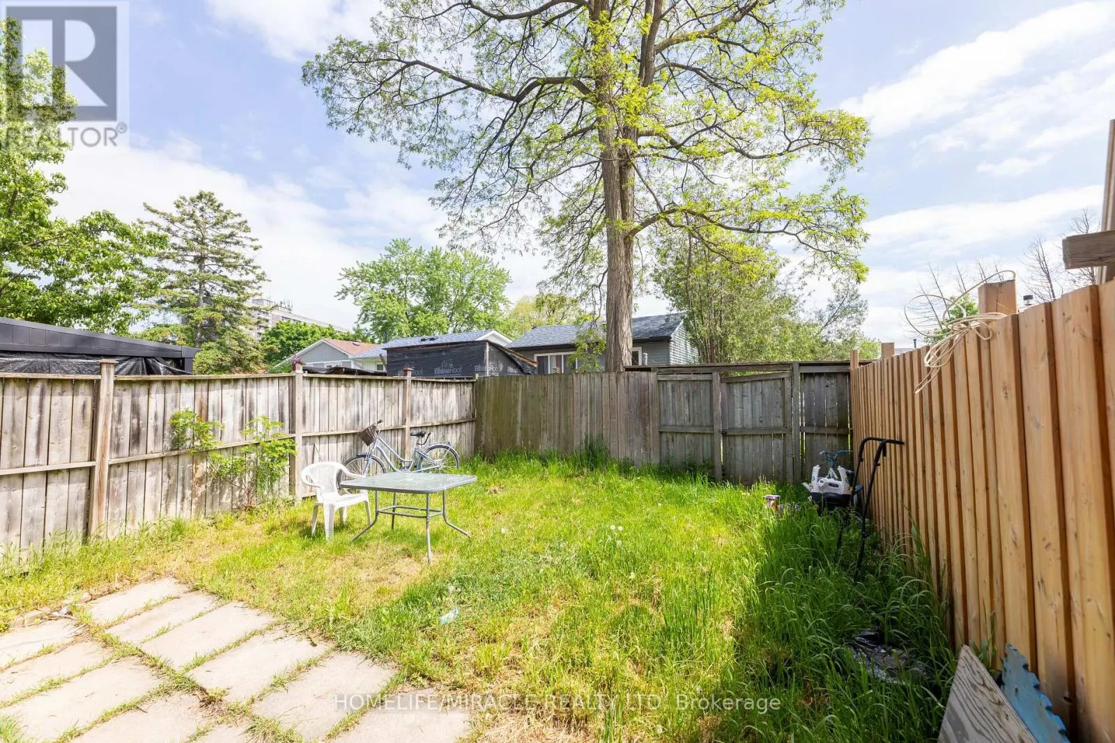 20 - 366 DRIFTWOOD AVENUE