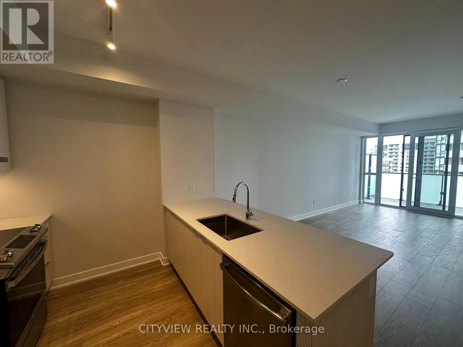 1510 - 430 SQUARE ONE DRIVE