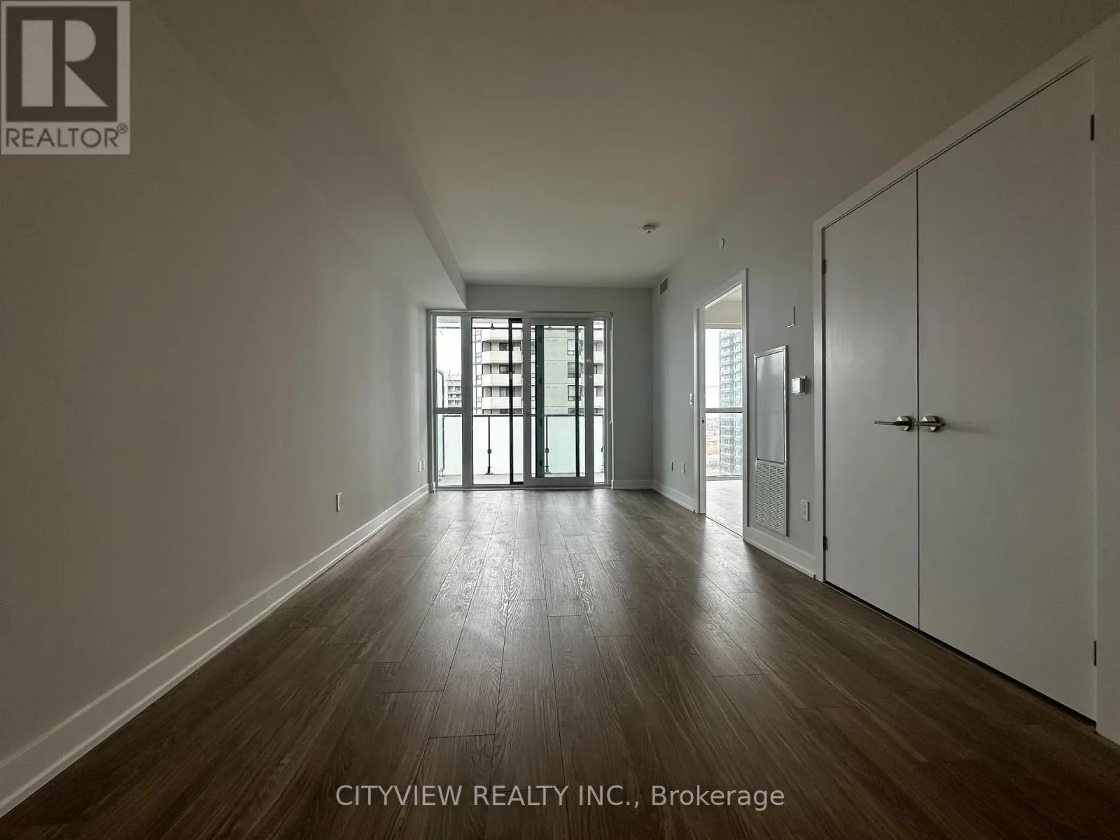 1510 - 430 SQUARE ONE DRIVE