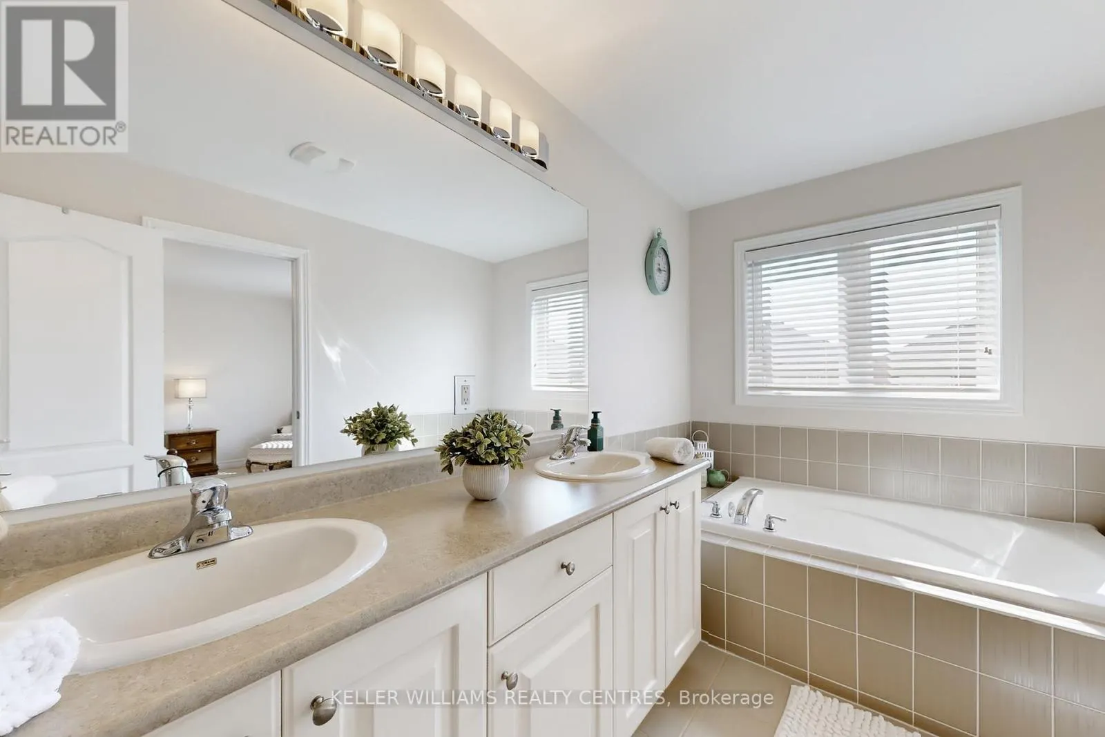 19 DIAMOND LEAF LANE