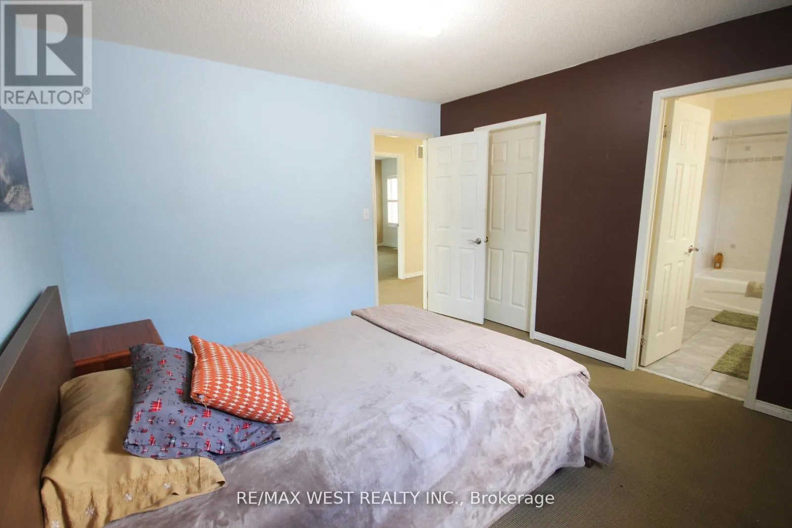 7374 BLACK WALNUT TRAIL
