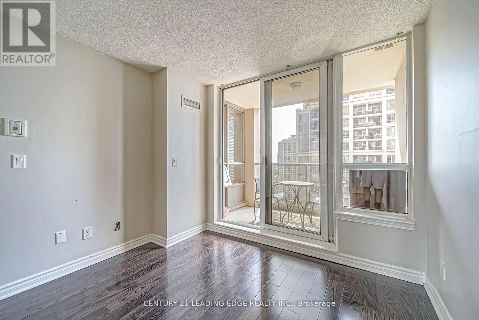 2512 - 4090 LIVING ARTS DRIVE