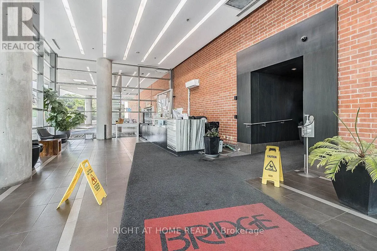 318 - 38 JOE SHUSTER WAY