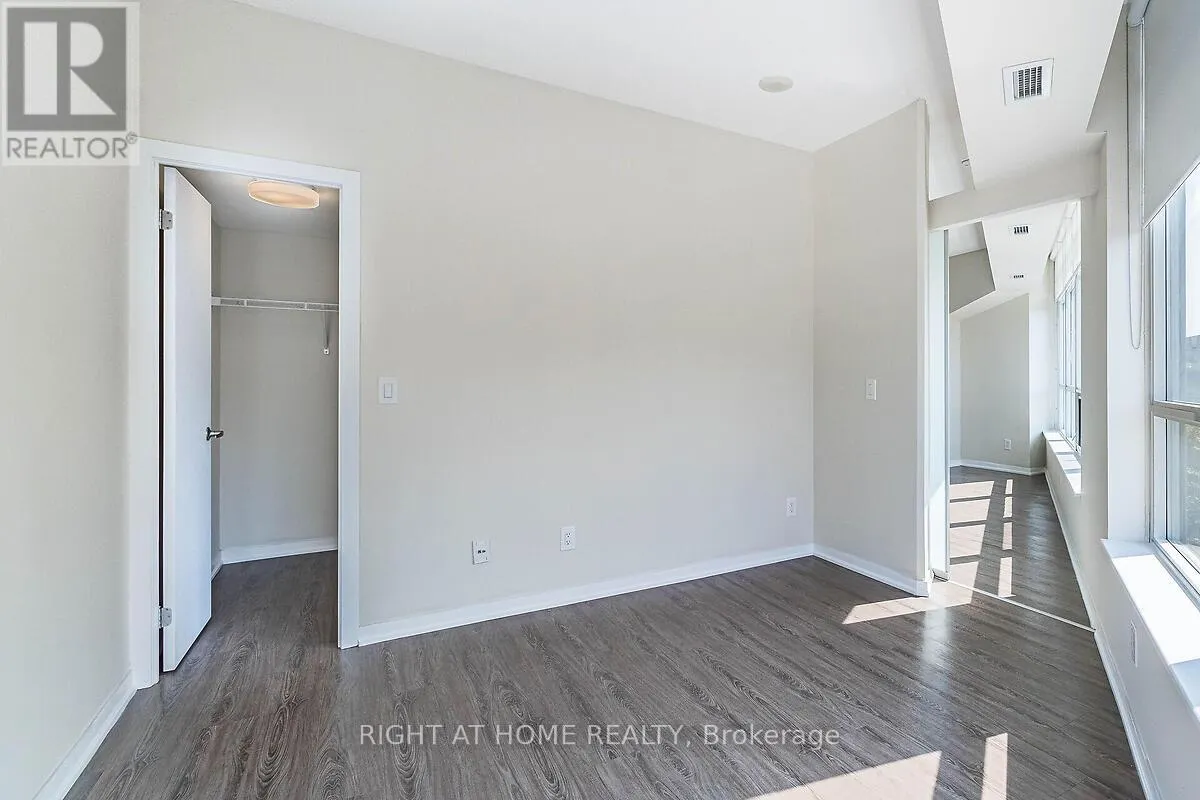 318 - 38 JOE SHUSTER WAY